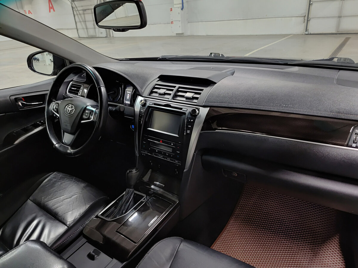 Toyota Camry с пробегом — 2017 год. Фото: #10