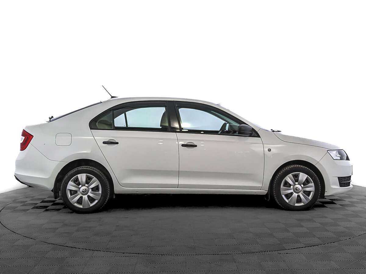 Skoda Rapid с пробегом — 2017 год. Фото: #3