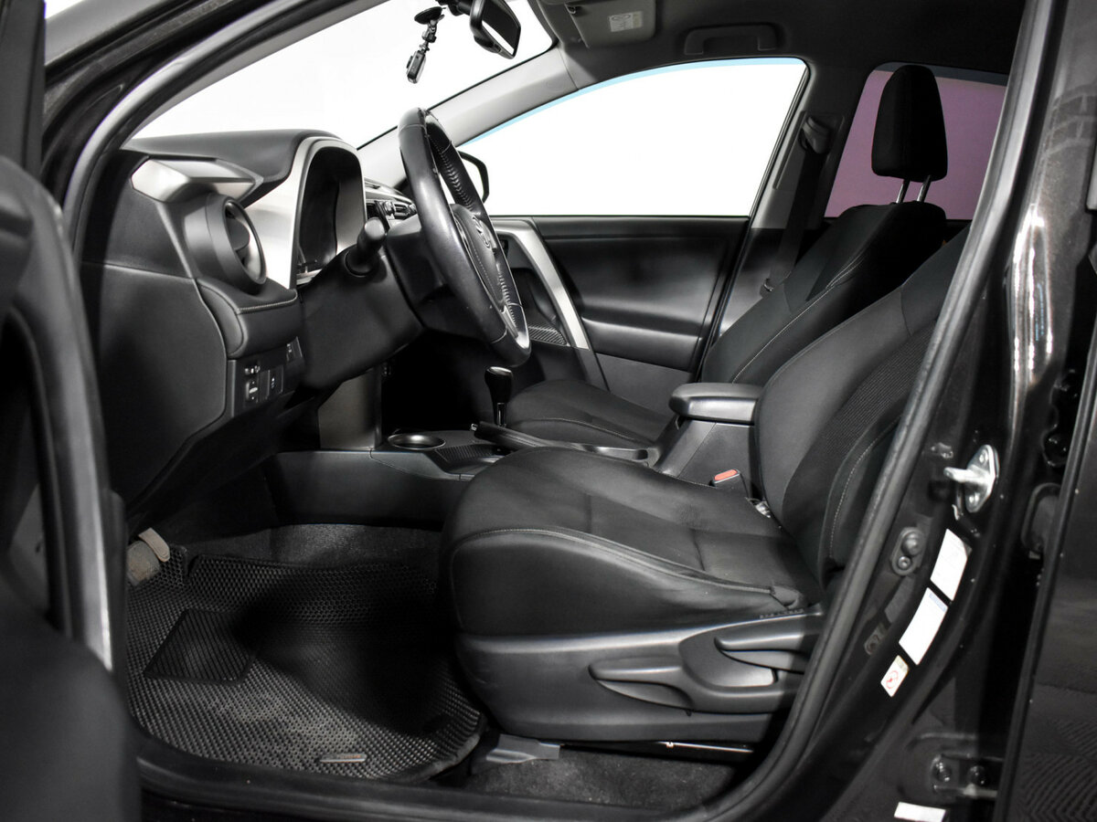 Toyota RAV4 с пробегом — 2014 год. Фото: #9