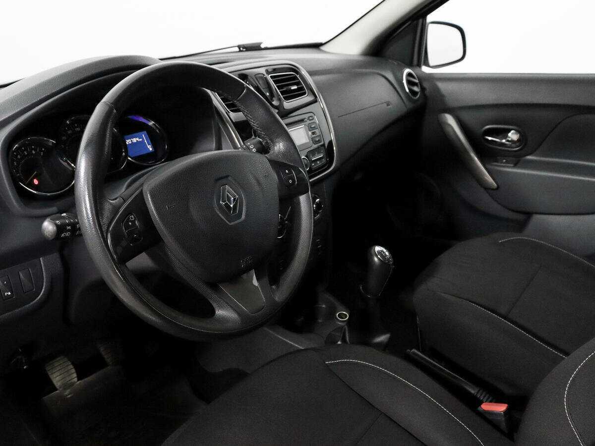 Renault Sandero с пробегом — 2015 год. Фото: #6