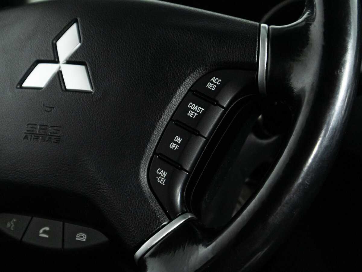 Mitsubishi Pajero с пробегом — 2012 год. Фото: #16