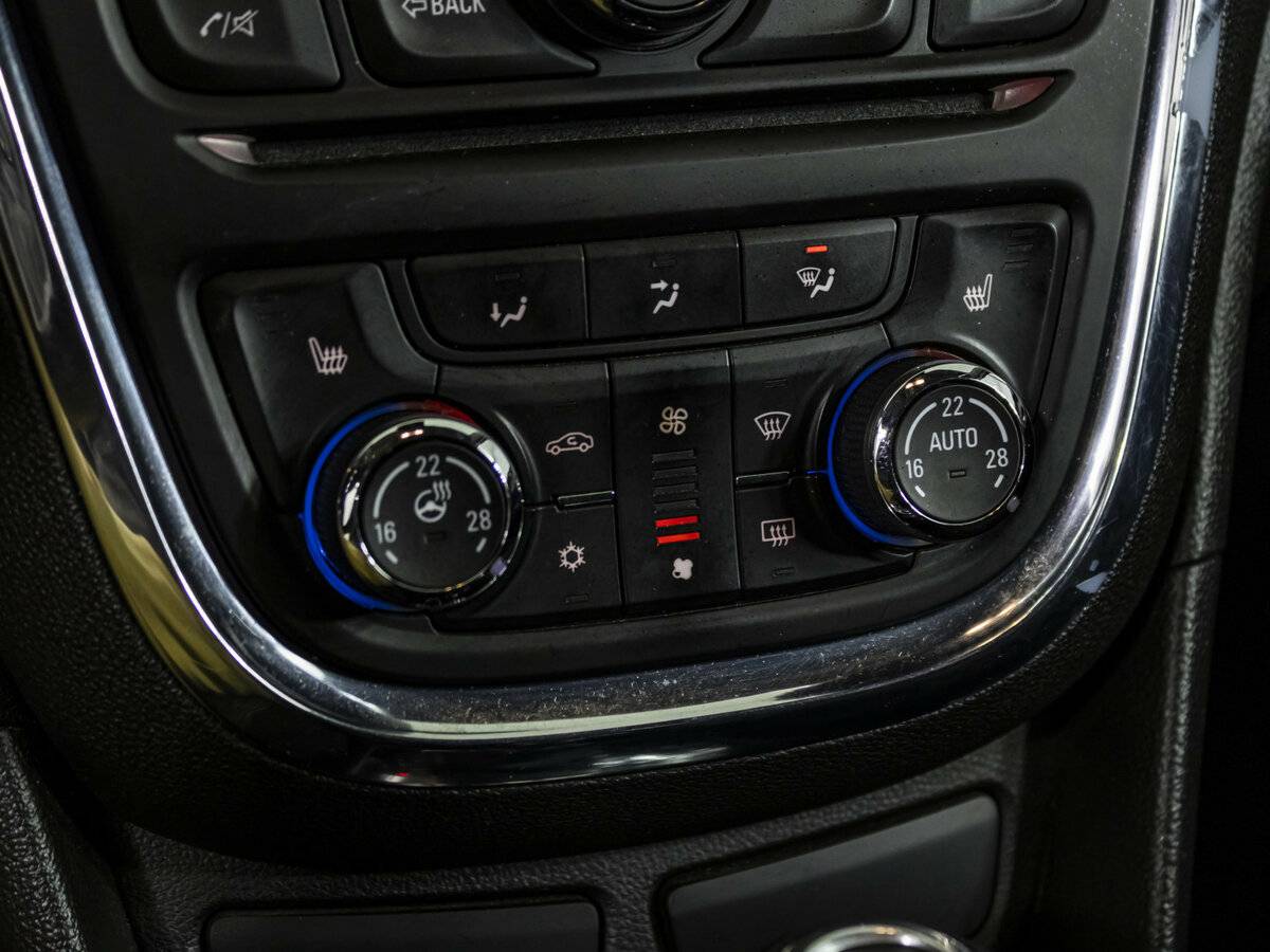 Opel Mokka с пробегом — 2013 год. Фото: #12