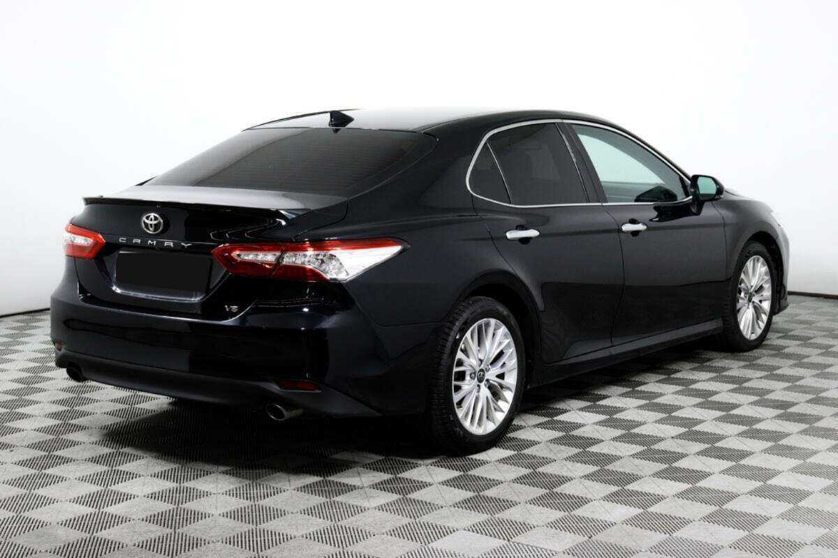 Toyota Camry с пробегом — 2018 год. Фото: #4
