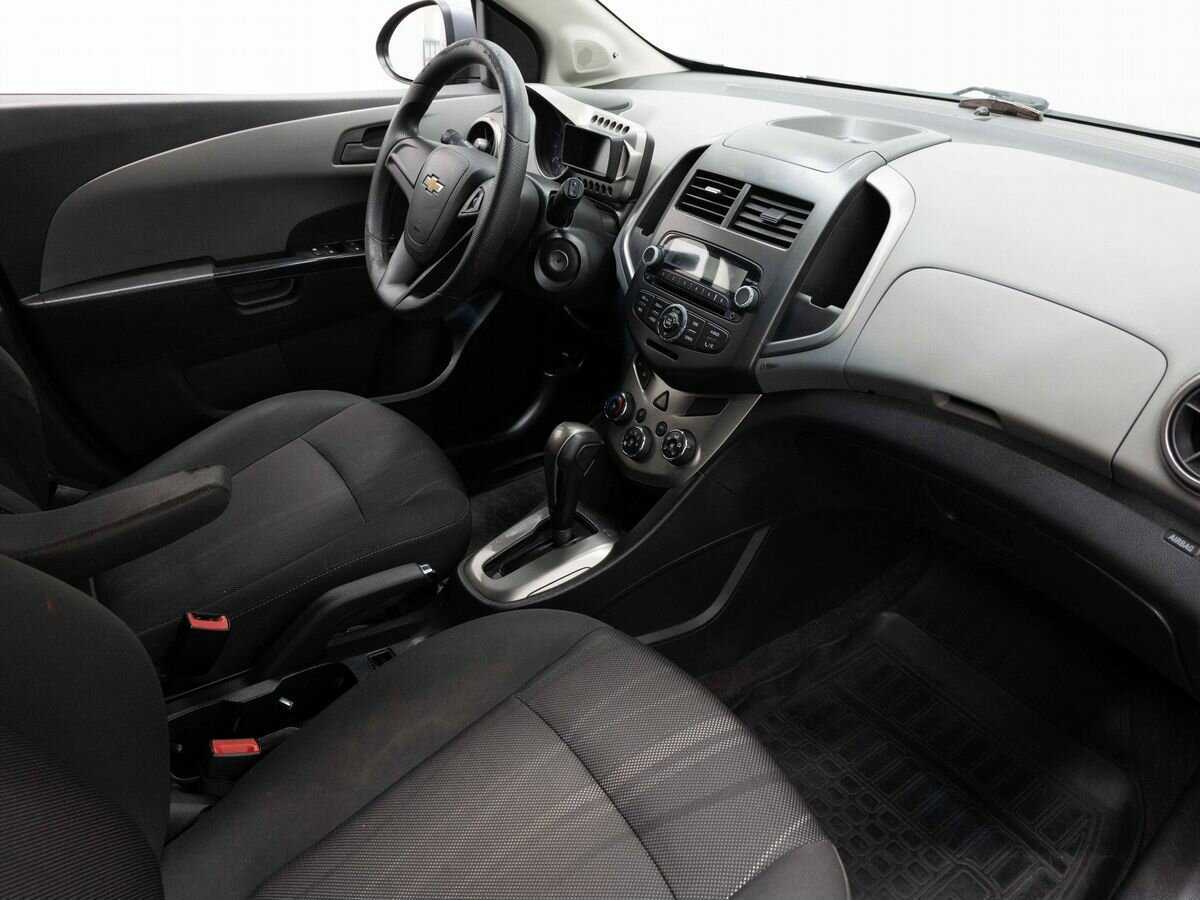Chevrolet Aveo с пробегом — 2014 год. Фото: #11