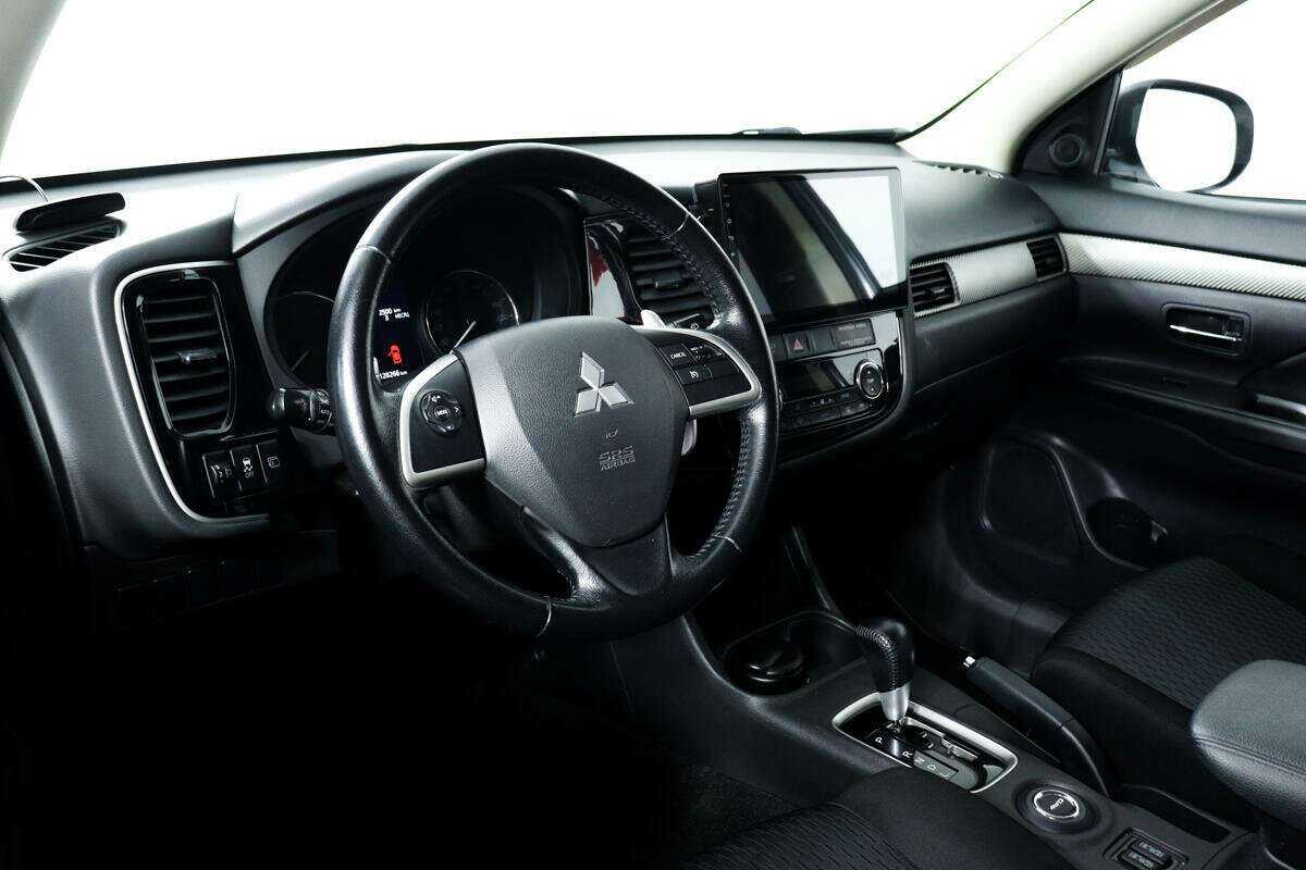 Mitsubishi Outlander с пробегом — 2013 год. Фото: #12