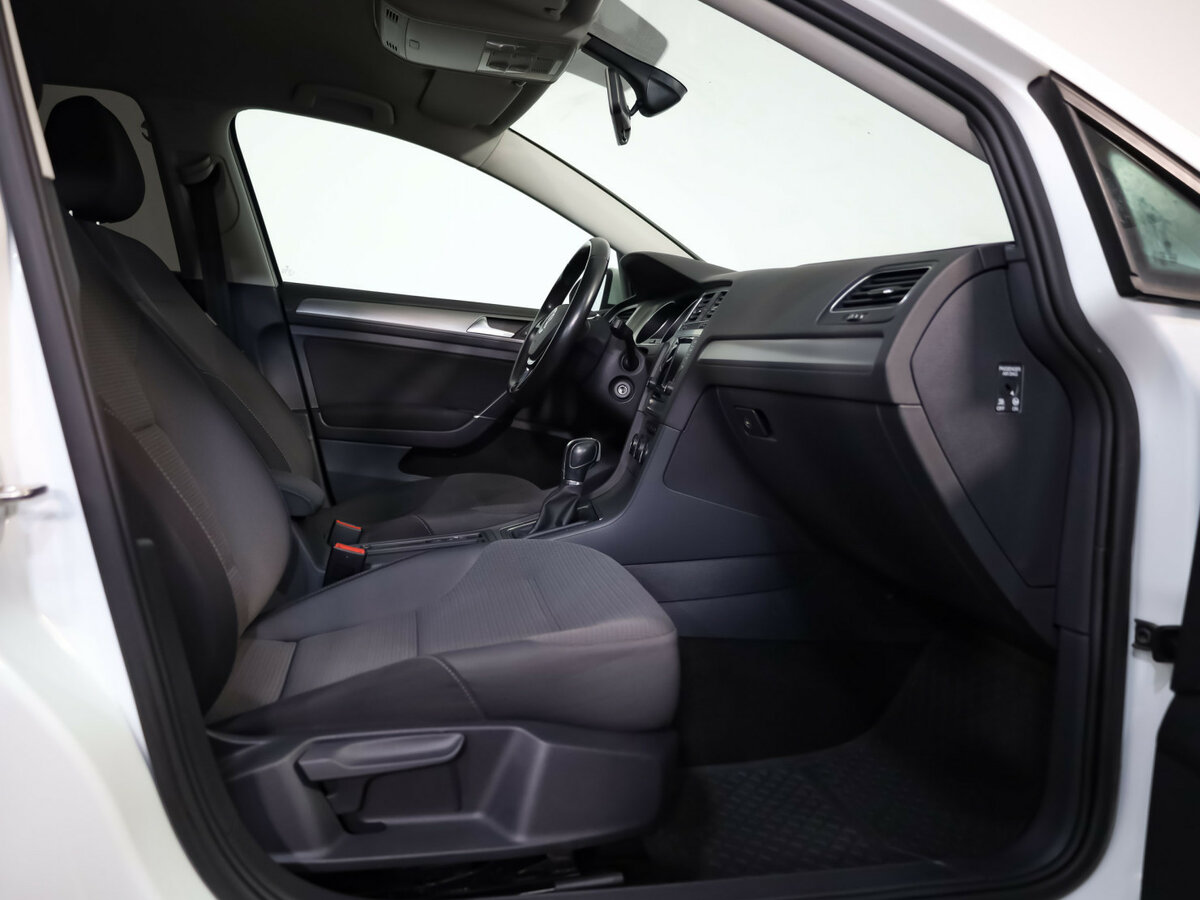 Volkswagen Golf с пробегом — 2015 год. Фото: #20