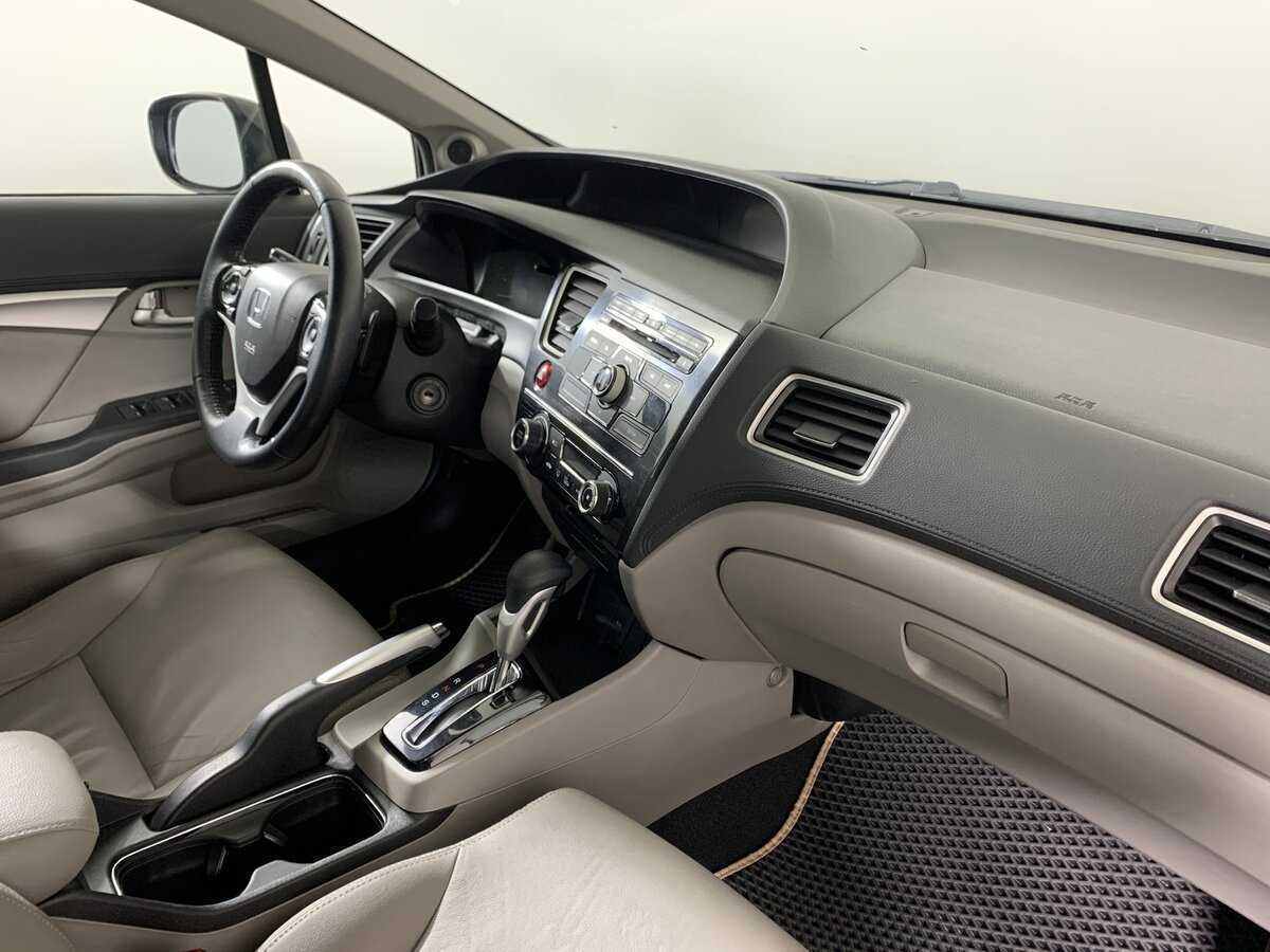 Honda Civic с пробегом — 2013 год. Фото: #13