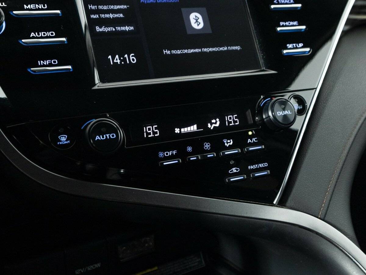 Toyota Camry с пробегом — 2019 год. Фото: #17