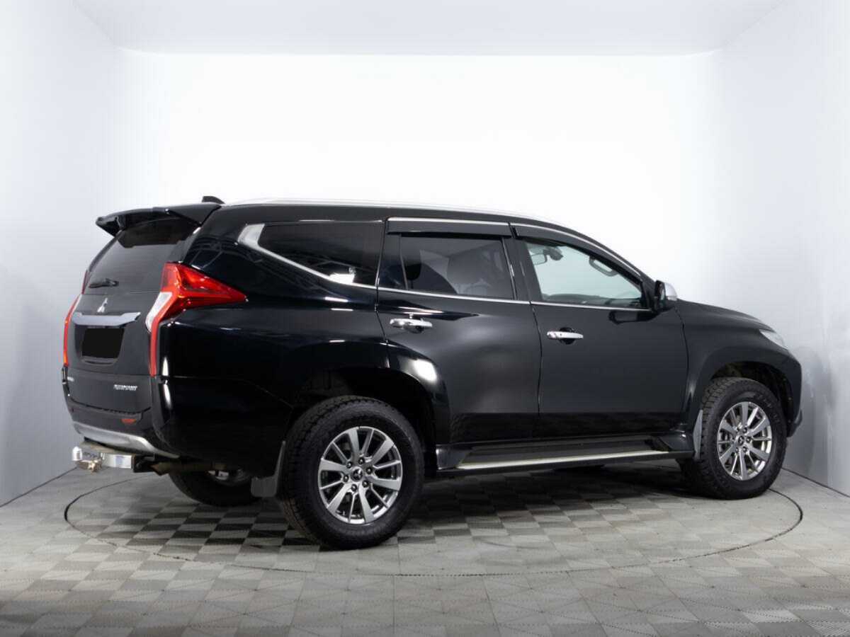 Mitsubishi Pajero Sport с пробегом — 2017 год. Фото: #4