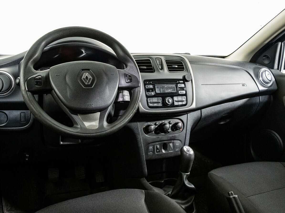 Renault Sandero с пробегом — 2014 год. Фото: #9