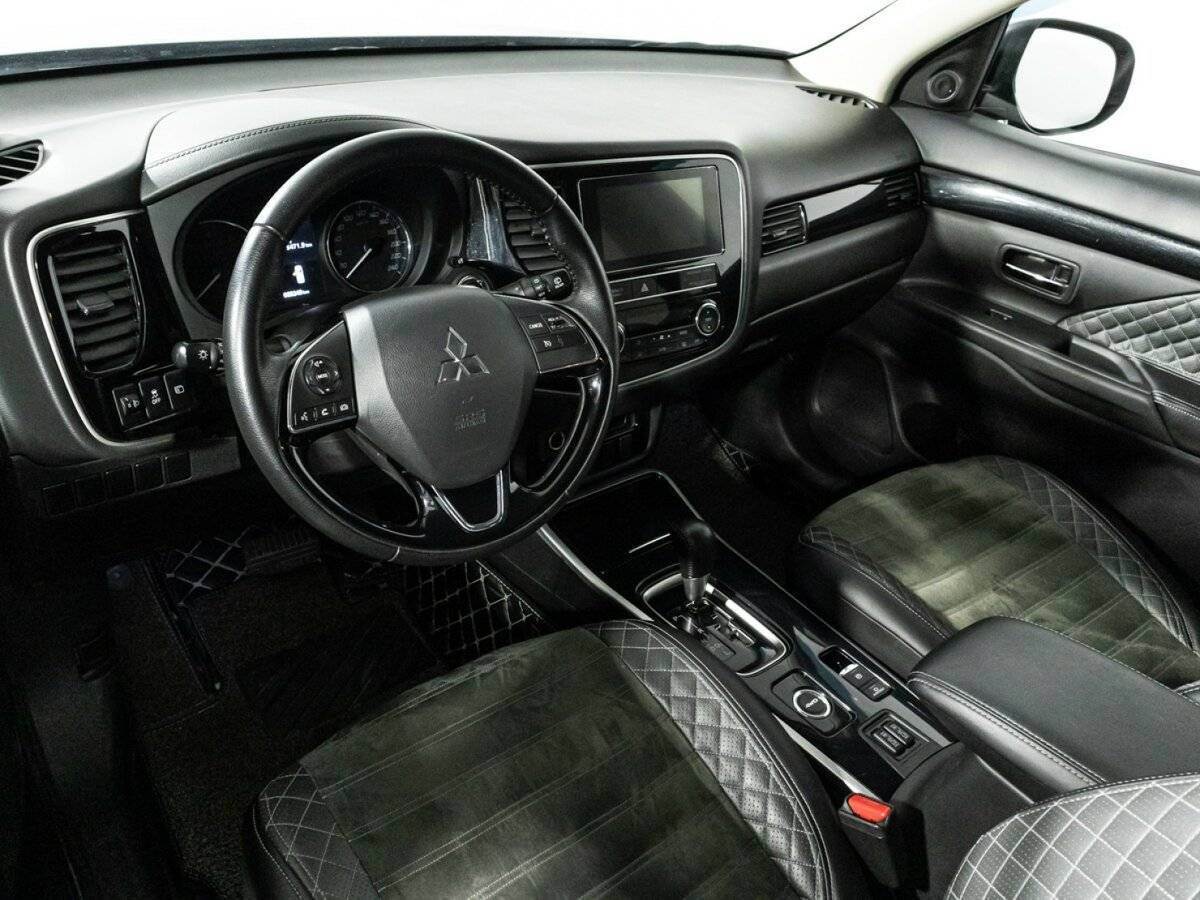 Mitsubishi Outlander с пробегом — 2019 год. Фото: #10