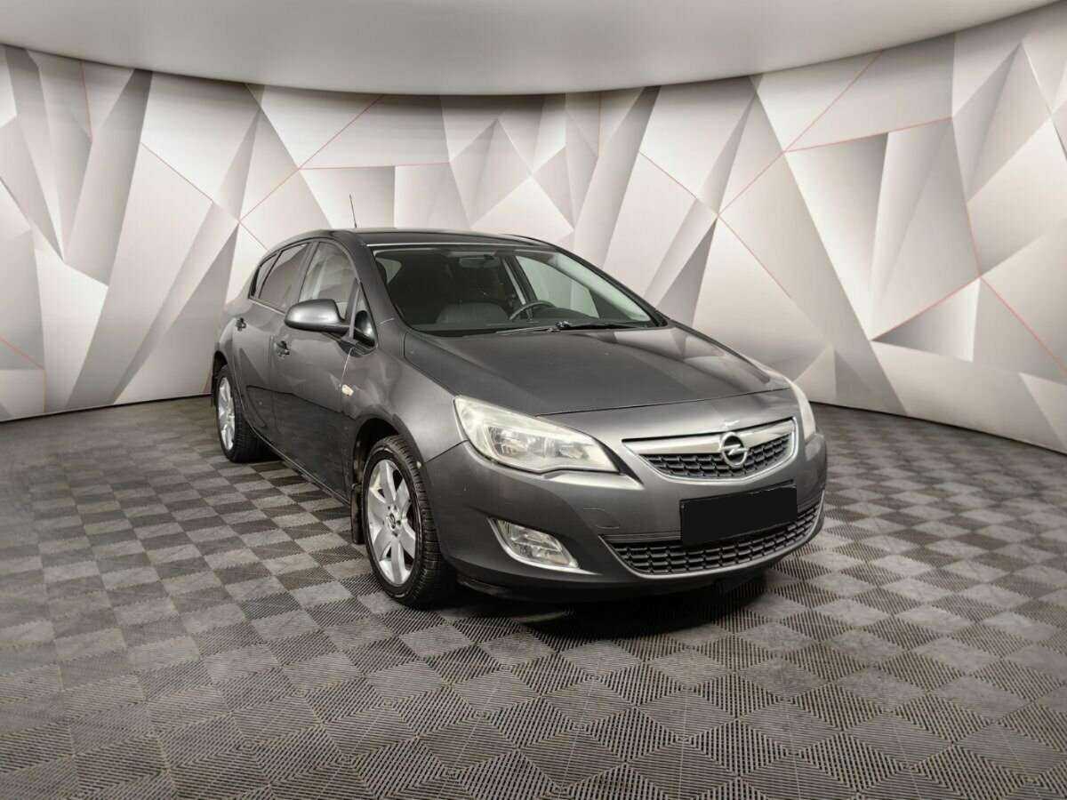 Opel Astra с пробегом — 2012 год. Фото: #2