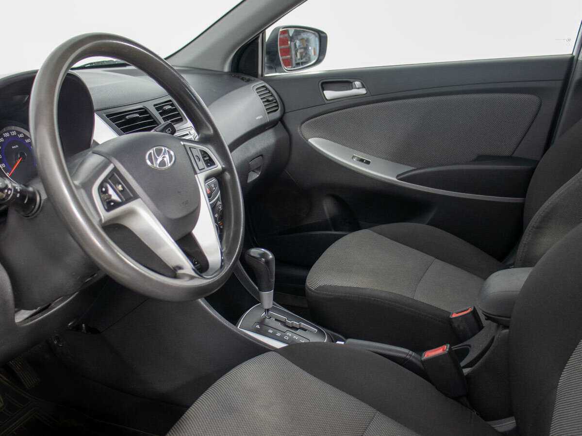 Hyundai Solaris с пробегом — 2014 год. Фото: #9
