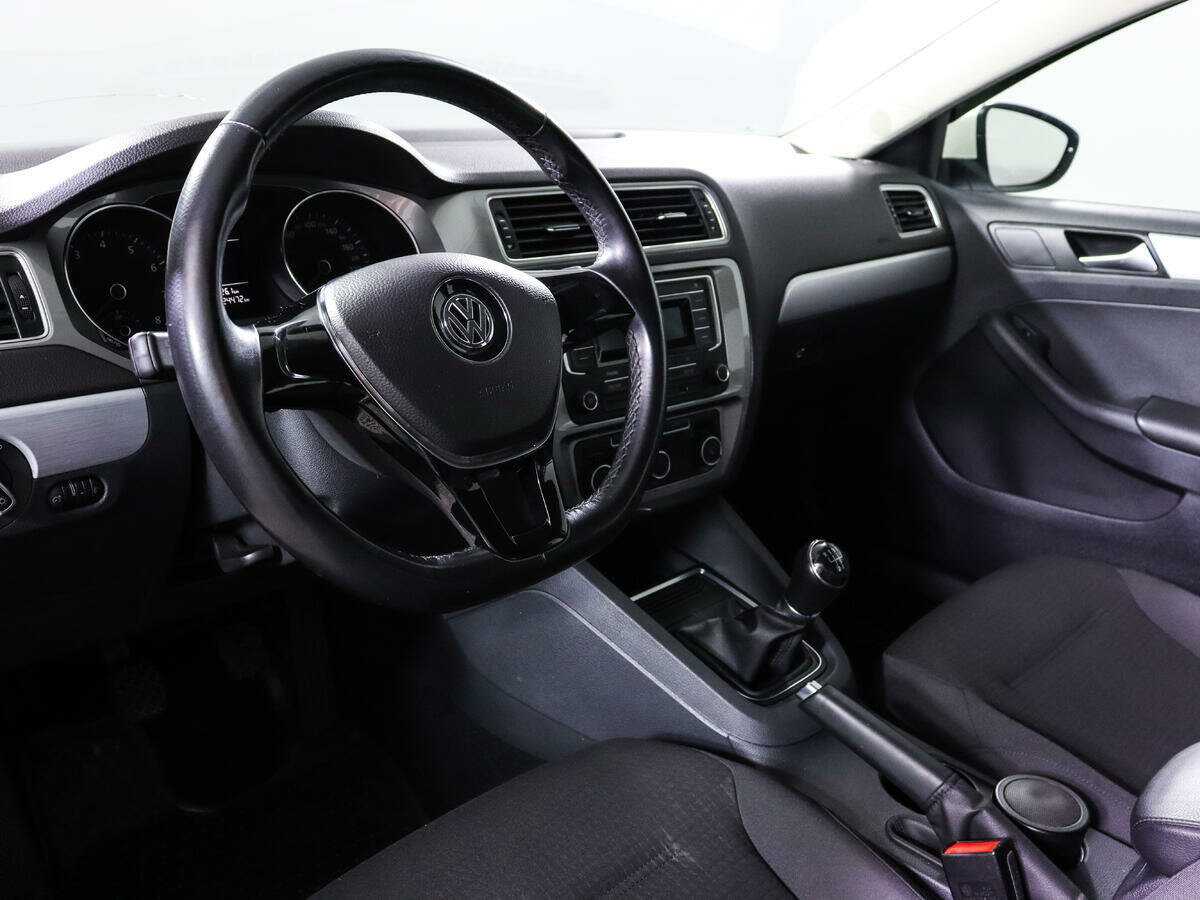 Volkswagen Jetta с пробегом — 2017 год. Фото: #10