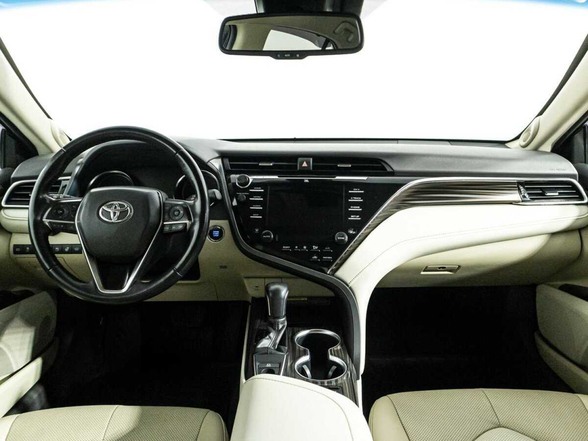 Toyota Camry с пробегом — 2018 год. Фото: #12
