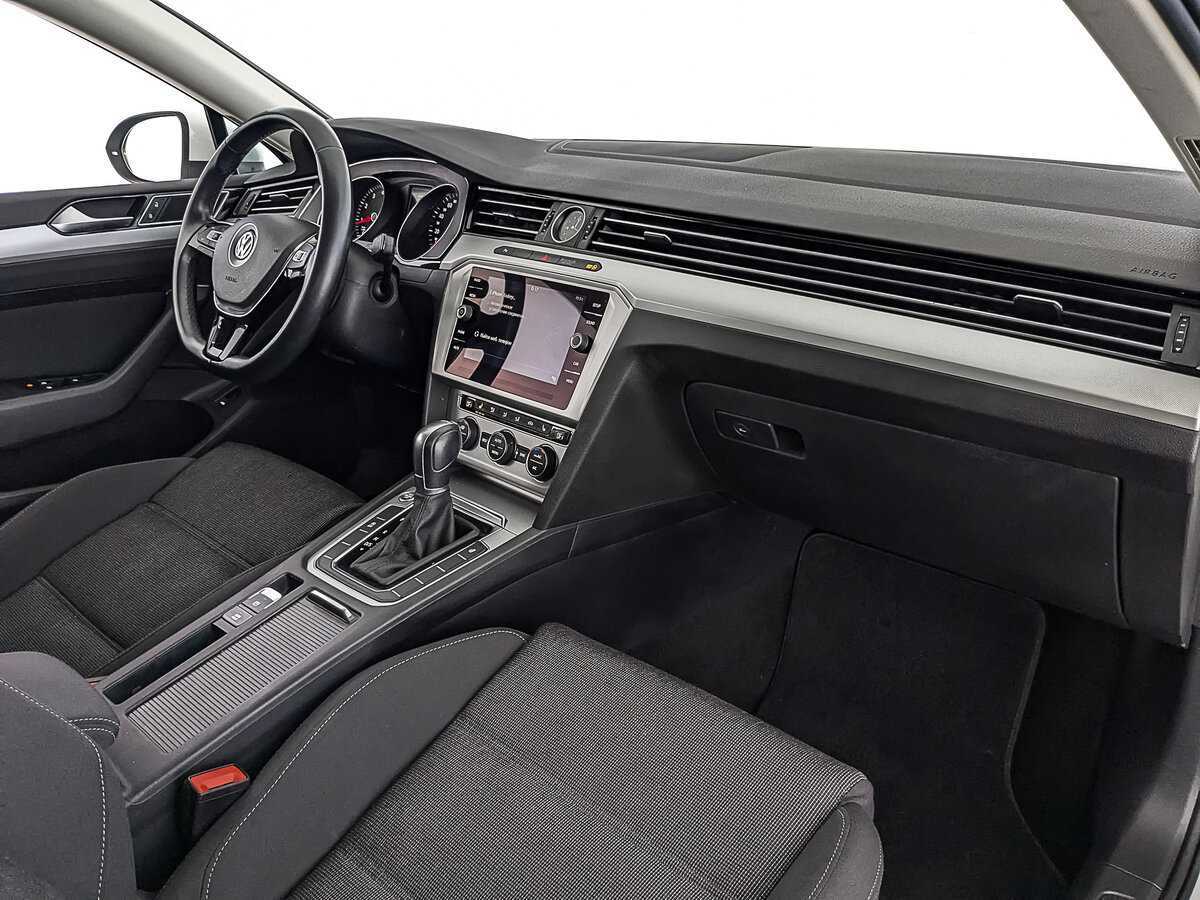 Volkswagen Passat с пробегом — 2019 год. Фото: #12