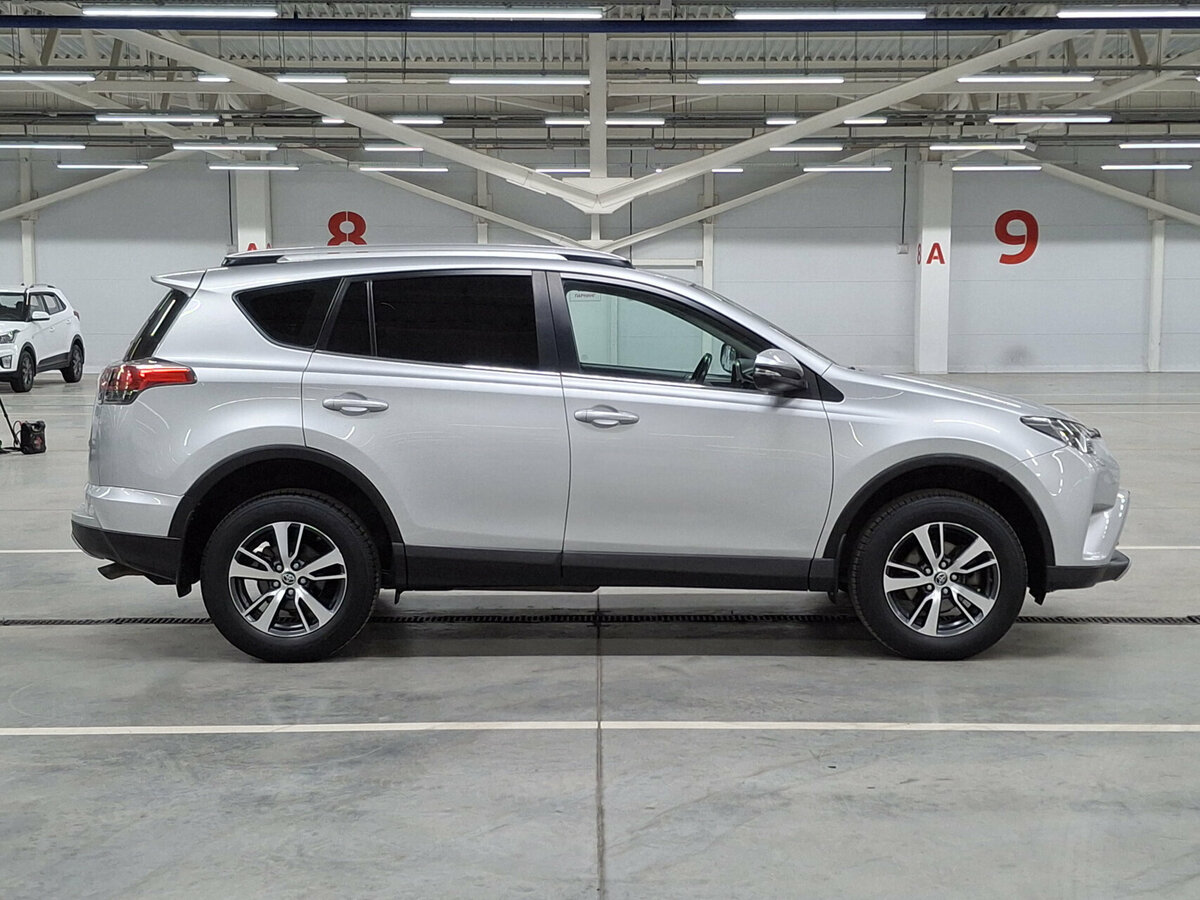 Toyota RAV4 с пробегом — 2019 год. Фото: #3