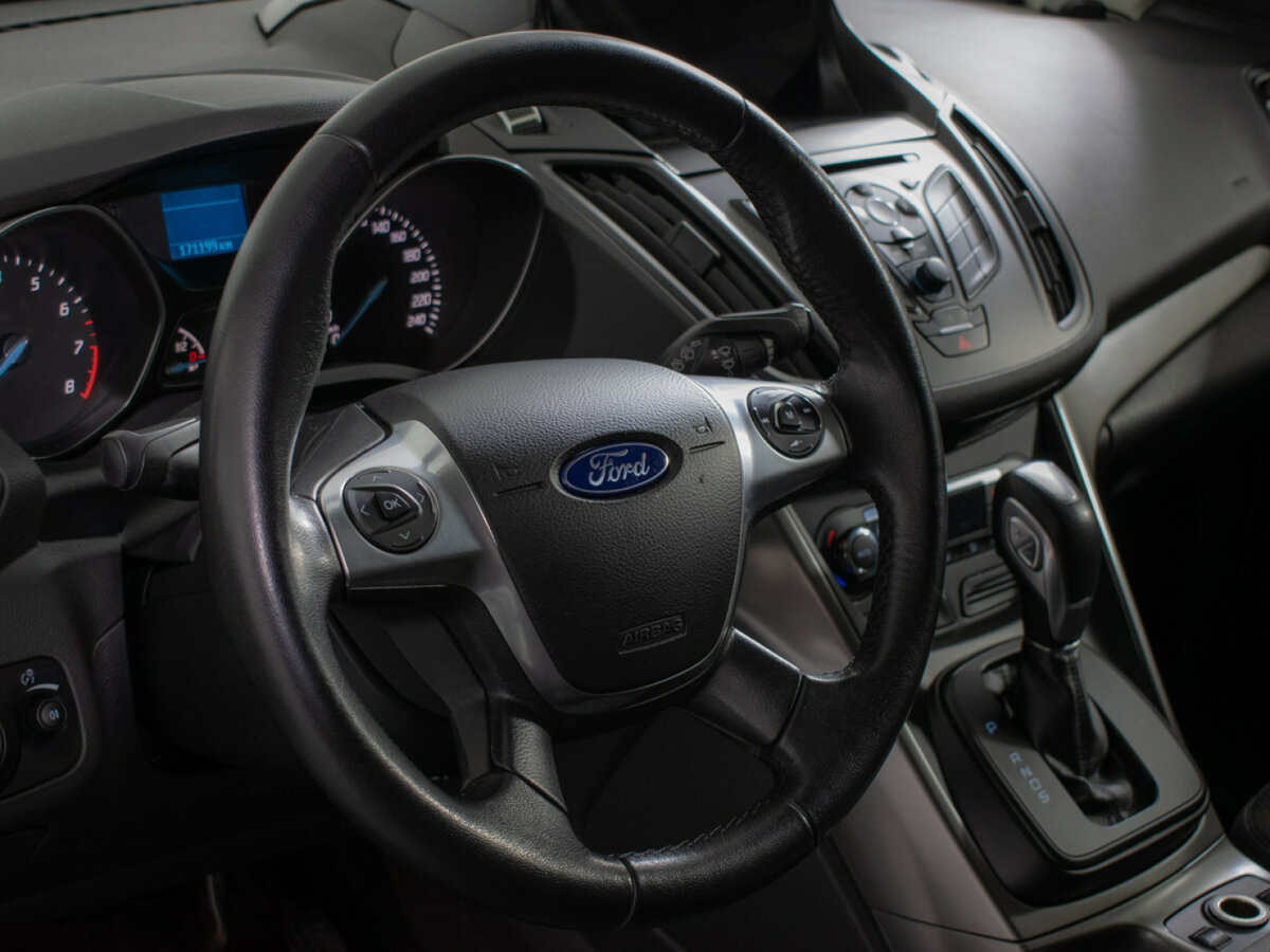 Ford Kuga с пробегом — 2014 год. Фото: #10