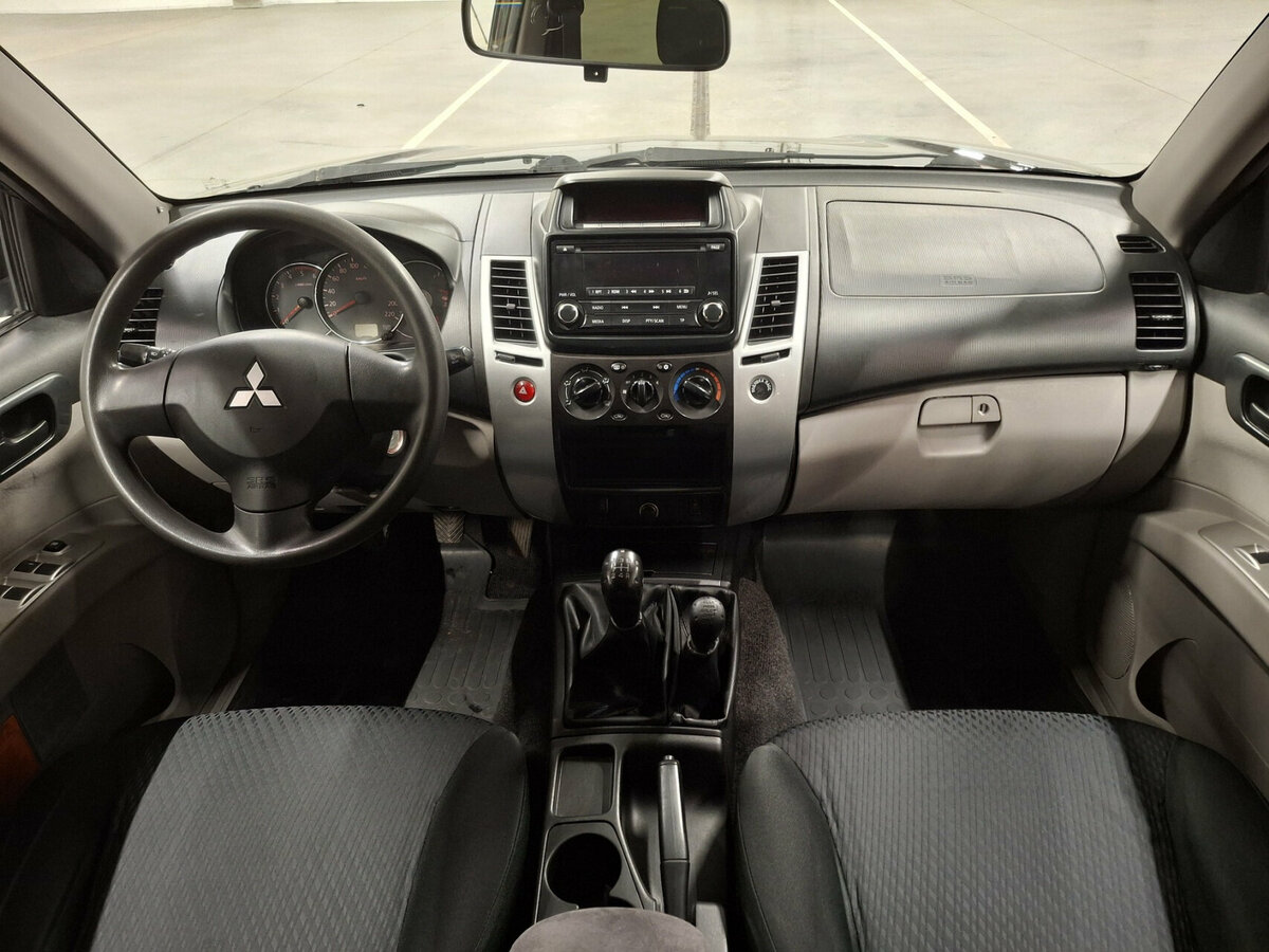 Mitsubishi Pajero Sport с пробегом — 2014 год. Фото: #13