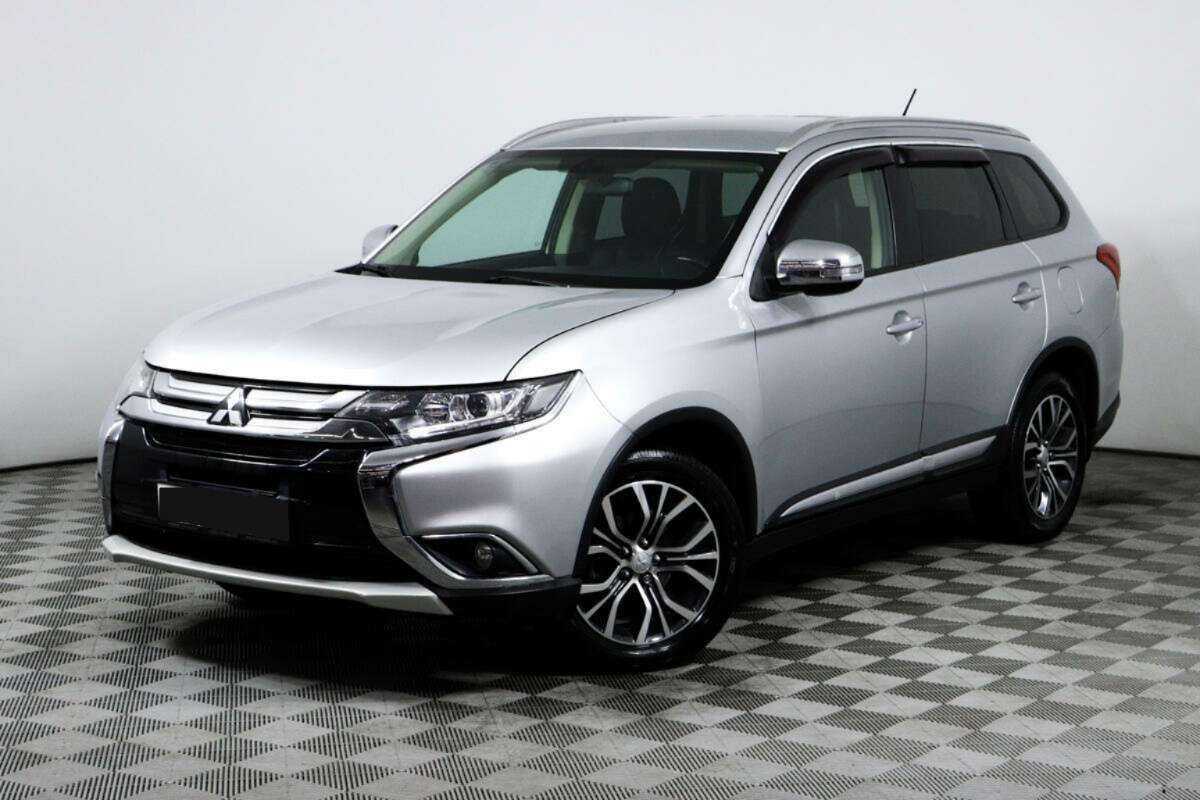 Mitsubishi Outlander с пробегом — 2015 год. Фото: #0
