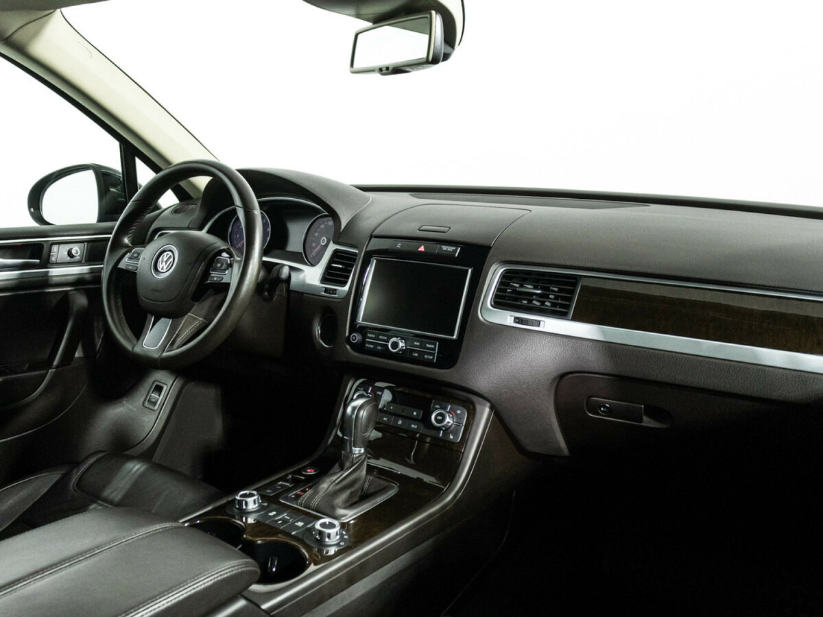 Volkswagen Touareg с пробегом — 2014 год. Фото: #6