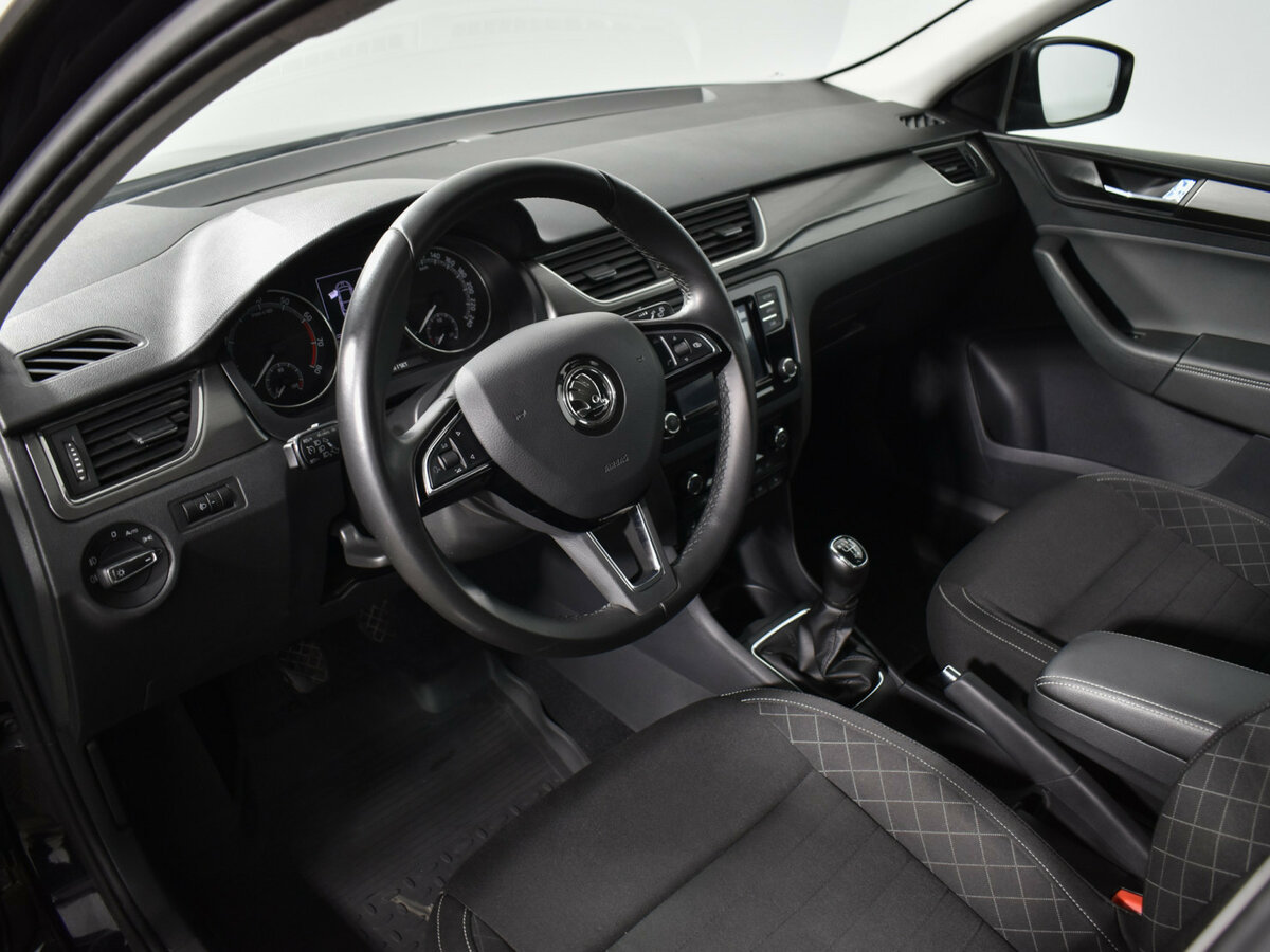 Skoda Rapid с пробегом — 2017 год. Фото: #8