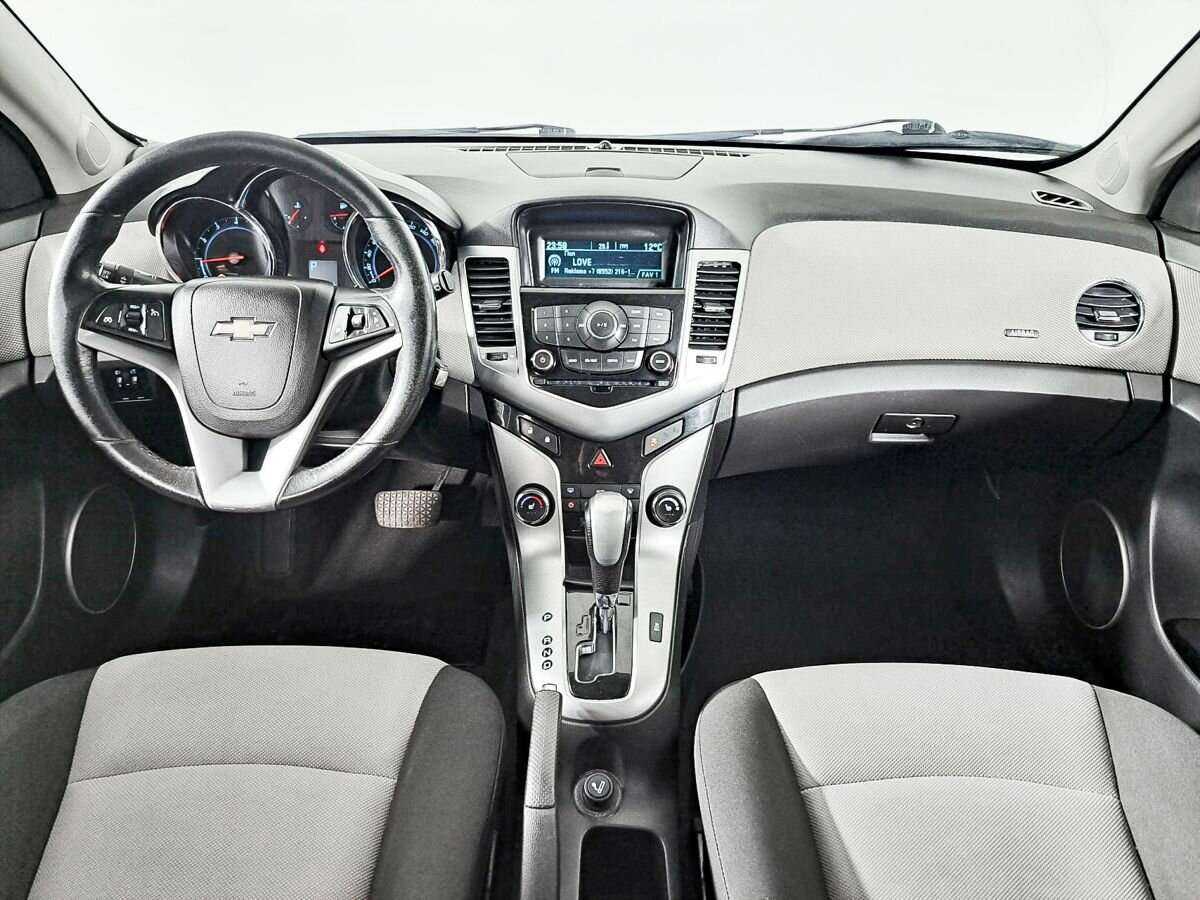 Chevrolet Cruze с пробегом — 2012 год. Фото: #11