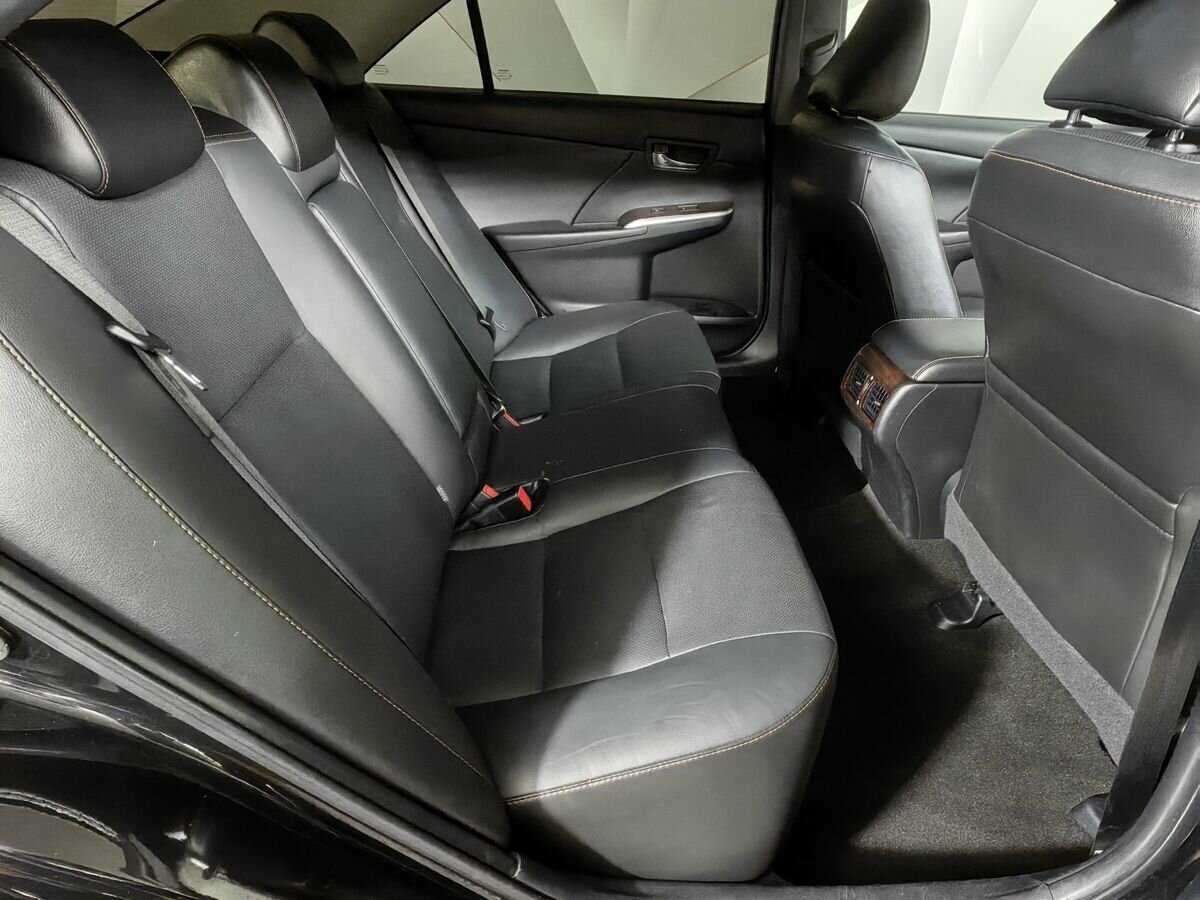 Toyota Camry с пробегом — 2015 год. Фото: #11