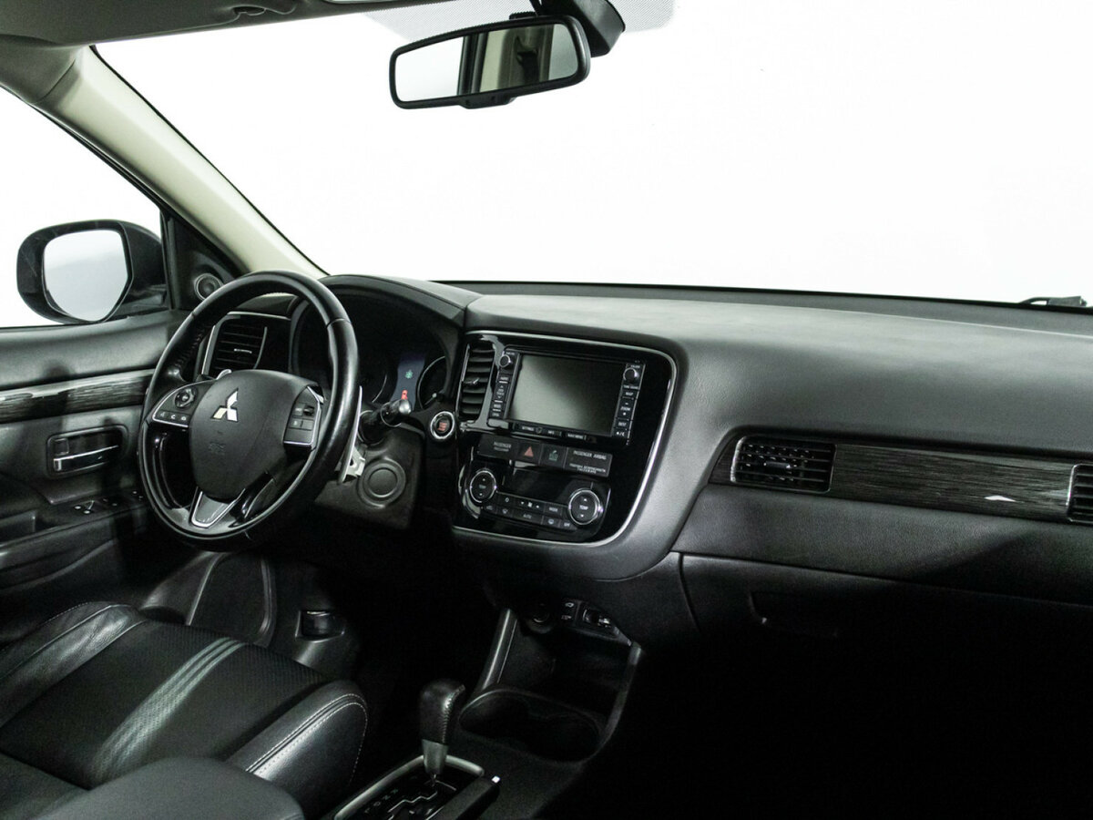 Mitsubishi Outlander с пробегом — 2015 год. Фото: #6