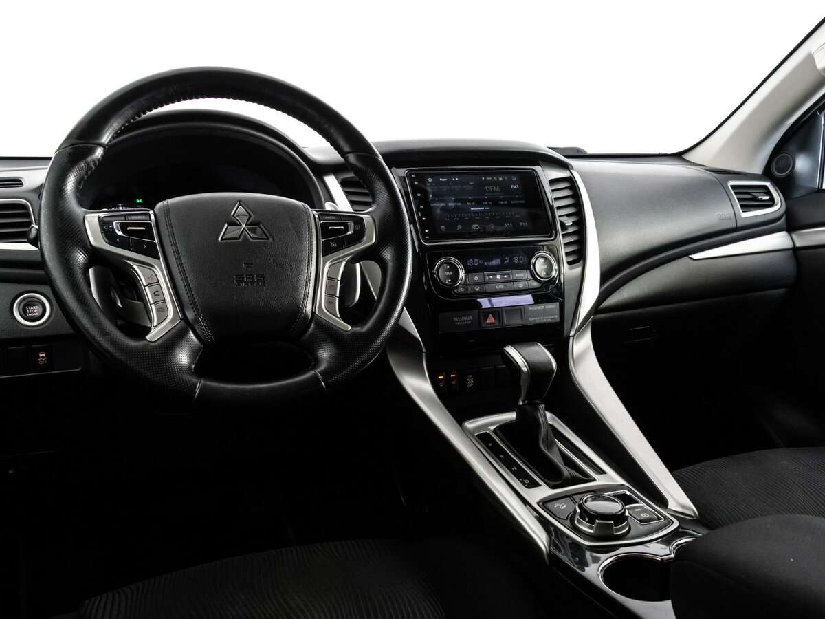 Mitsubishi Pajero Sport с пробегом — 2017 год. Фото: #7