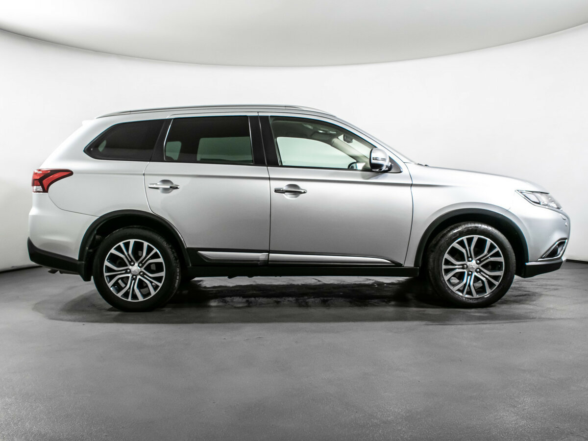 Mitsubishi Outlander с пробегом — 2017 год. Фото: #3