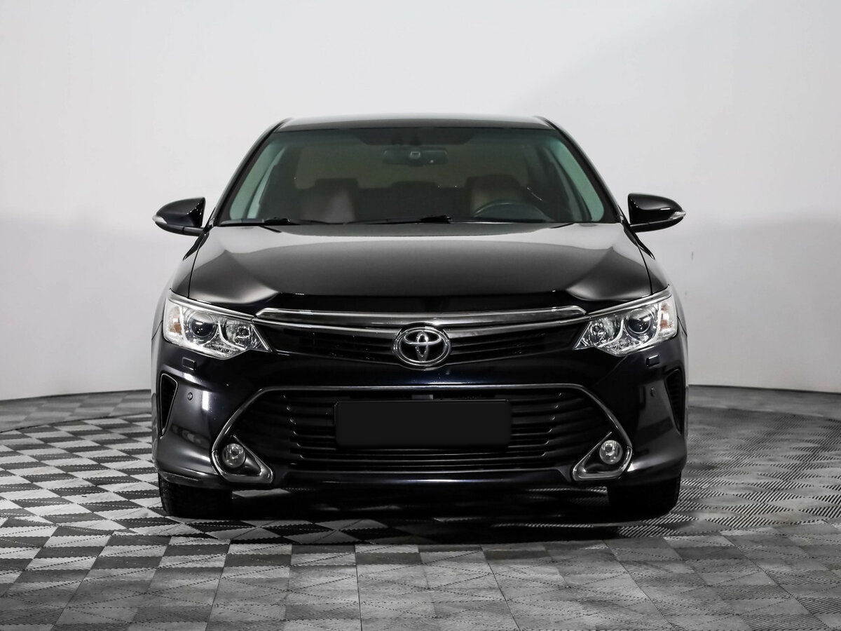 Toyota Camry с пробегом — 2016 год. Фото: #1