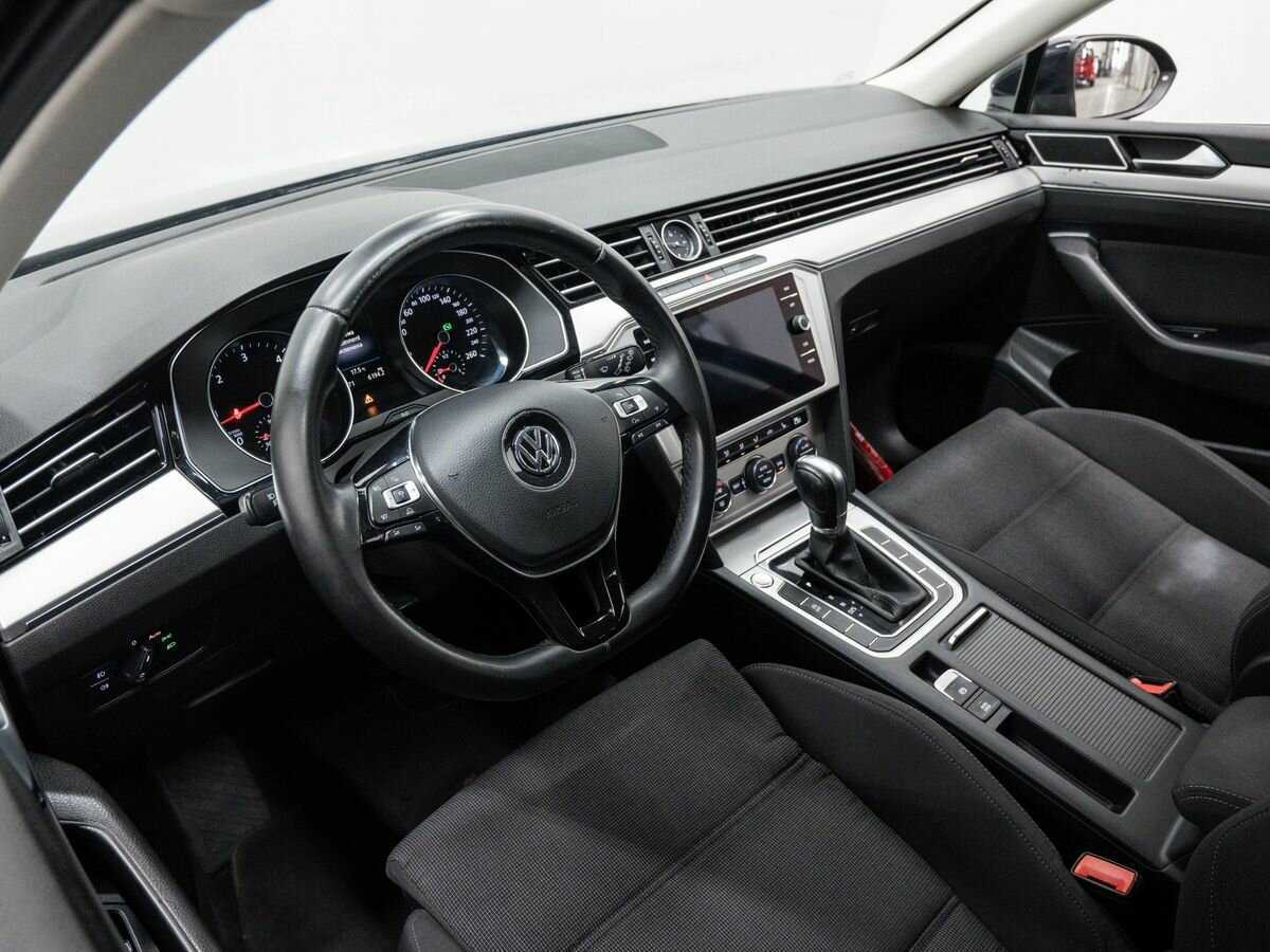 Volkswagen Passat с пробегом — 2018 год. Фото: #12