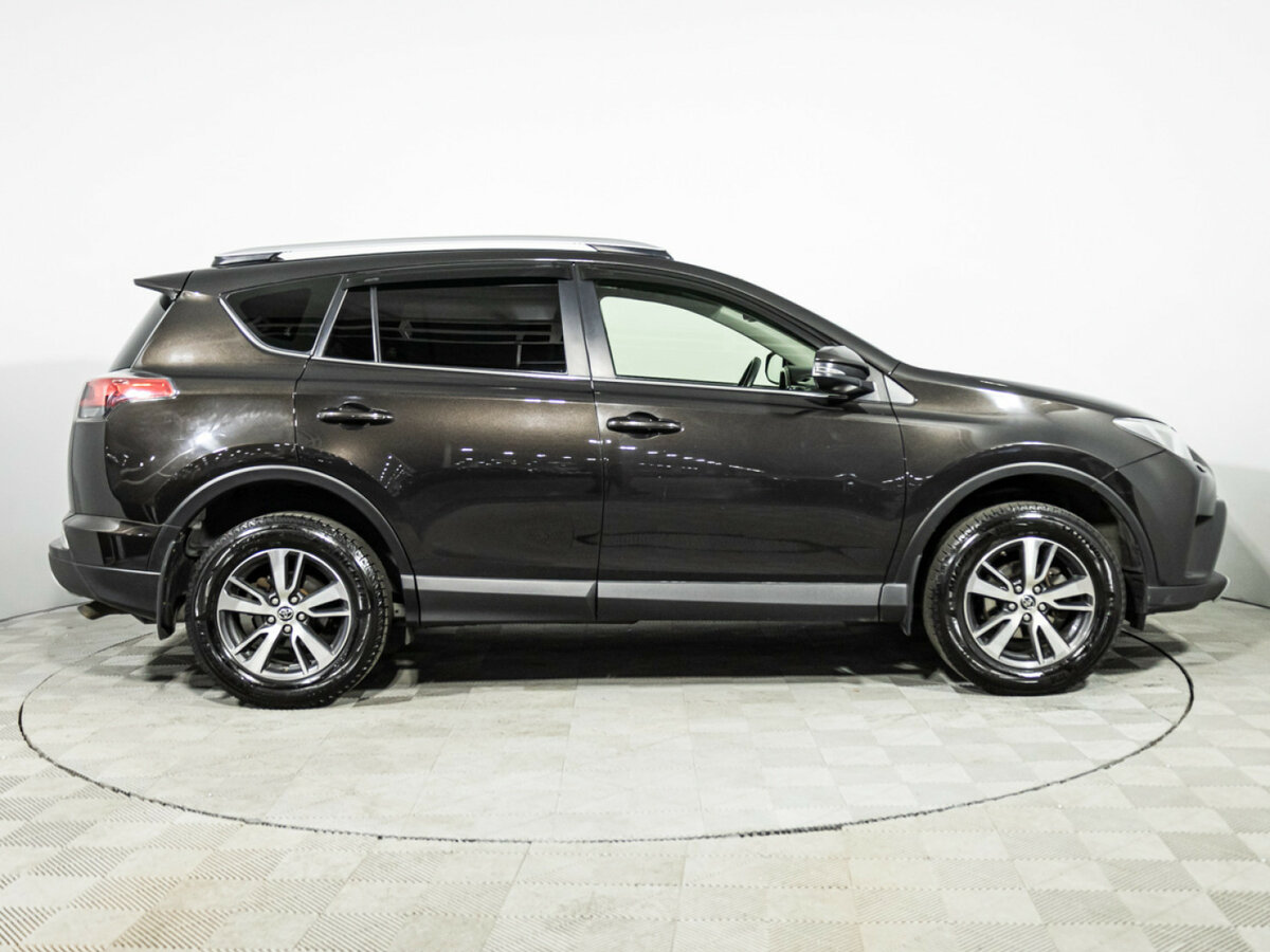 Toyota RAV4 с пробегом — 2016 год. Фото: #3