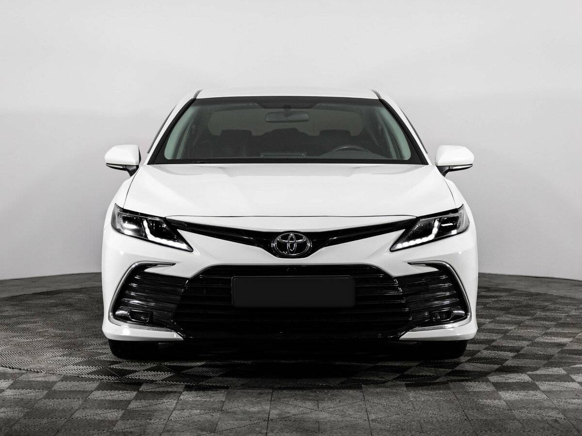 Toyota Camry с пробегом — 2021 год. Фото: #1