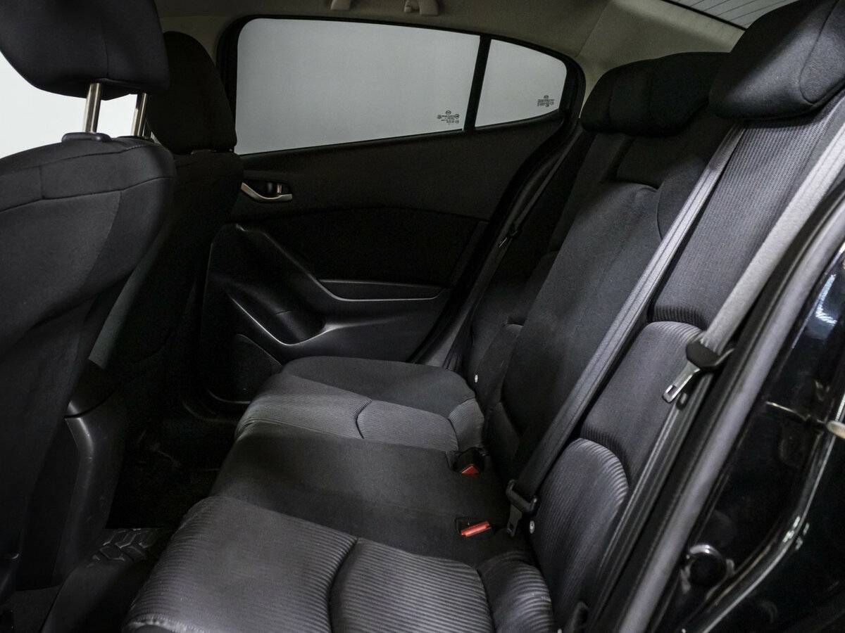 Mazda 3 с пробегом — 2015 год. Фото: #12