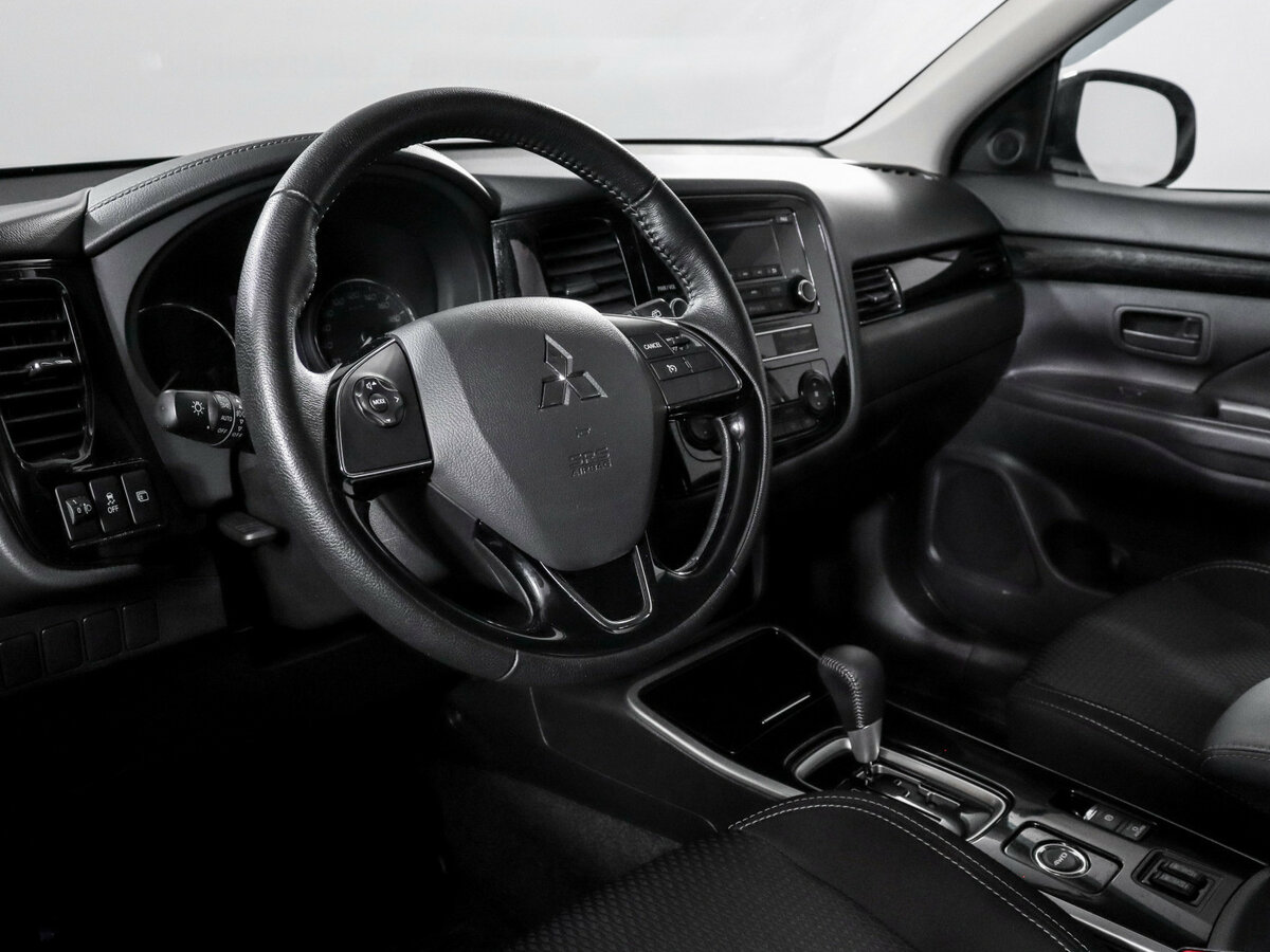 Mitsubishi Outlander с пробегом — 2019 год. Фото: #12