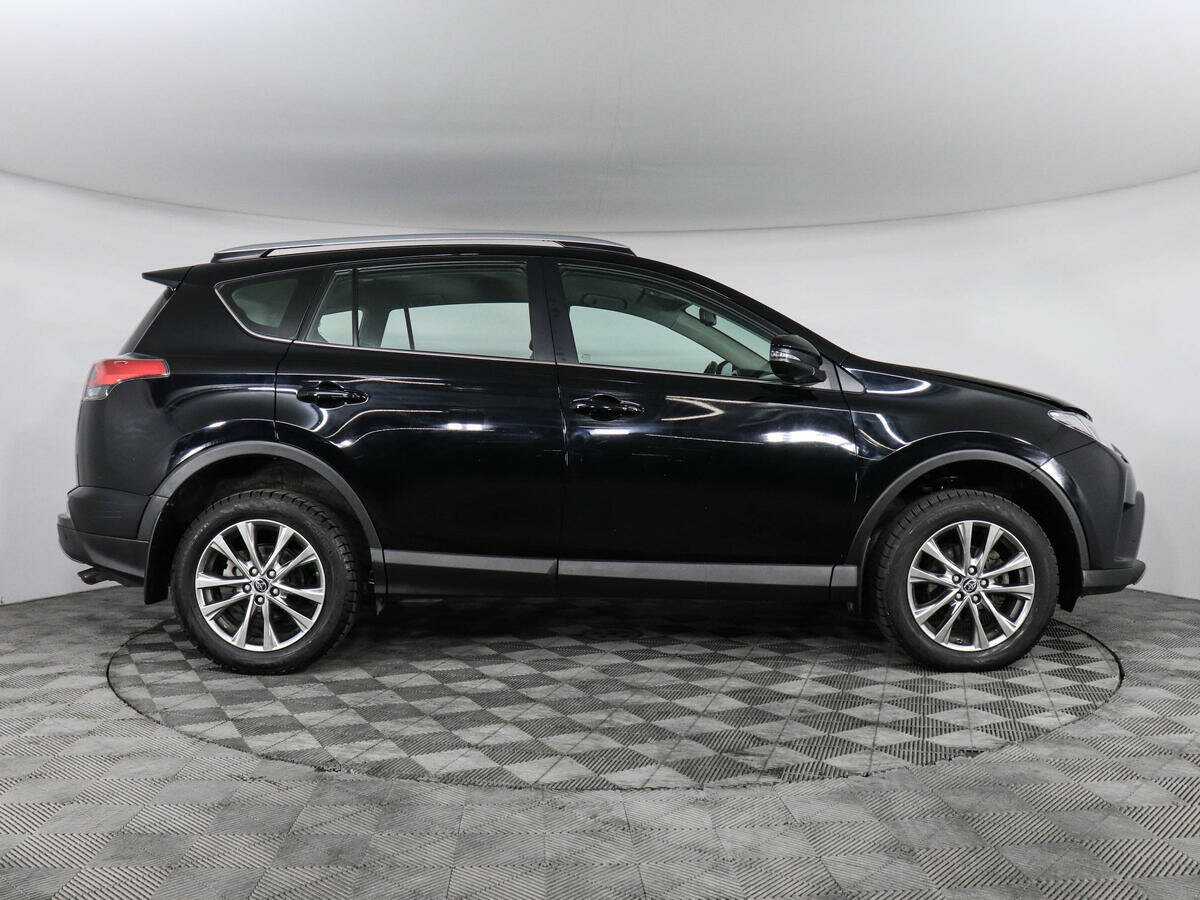 Toyota RAV4 с пробегом — 2018 год. Фото: #3