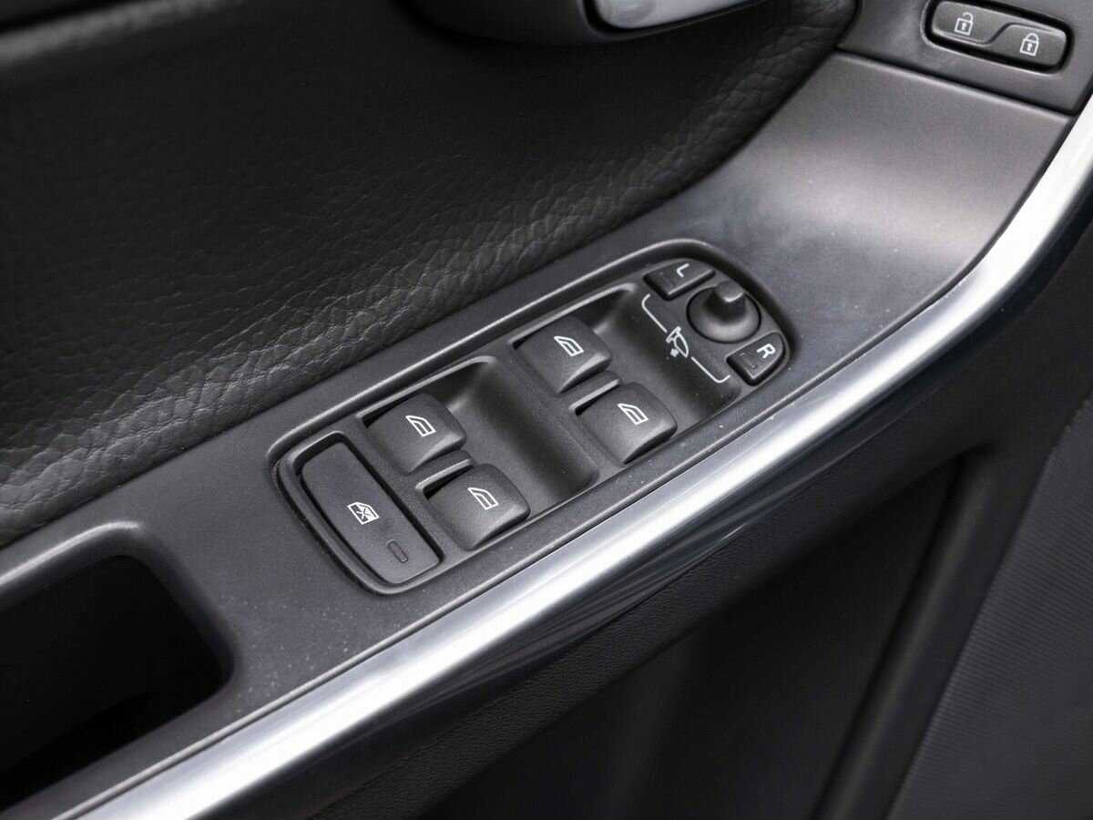 Volvo XC60 с пробегом — 2013 год. Фото: #16
