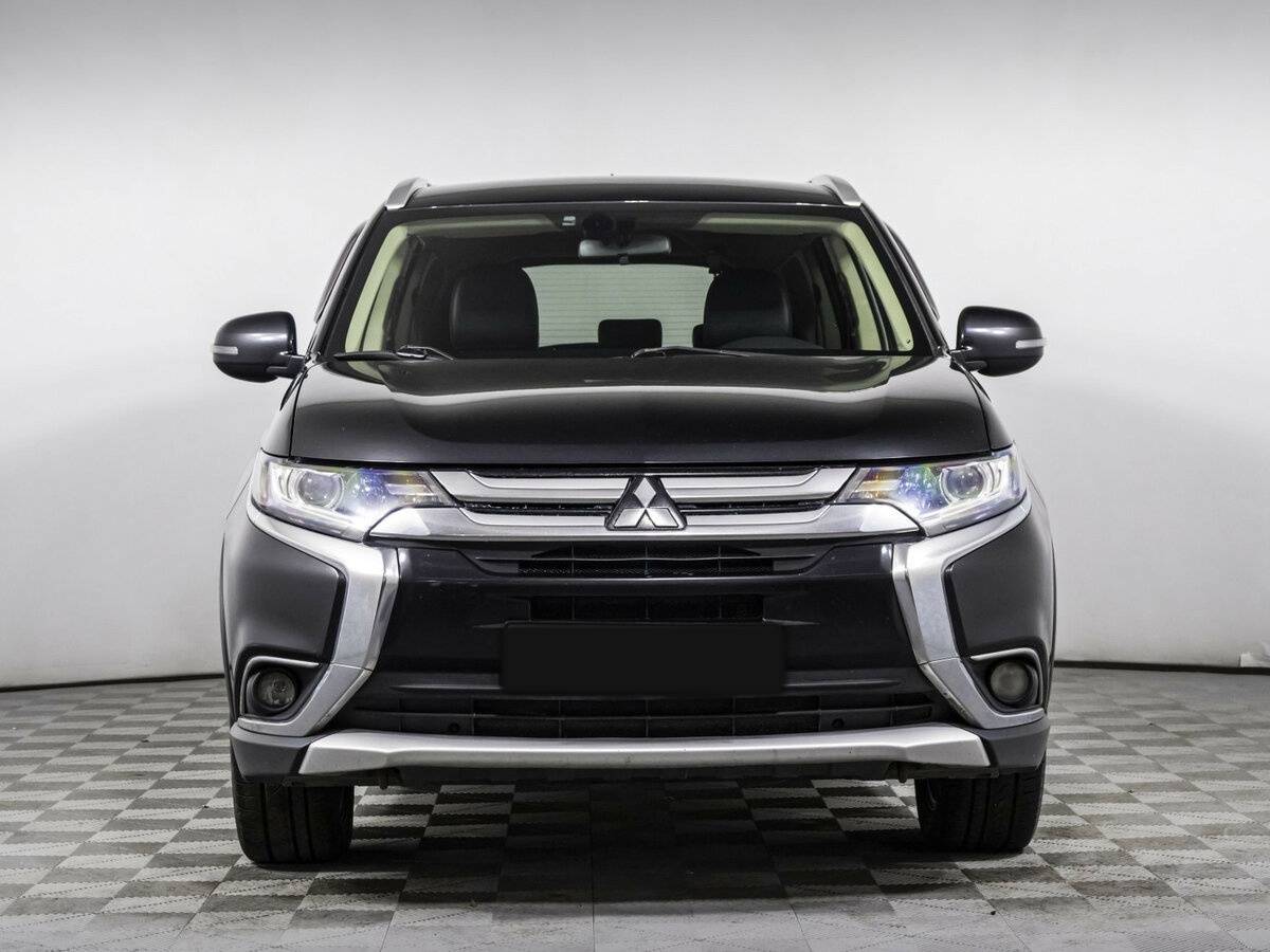 Mitsubishi Outlander с пробегом — 2015 год. Фото: #1