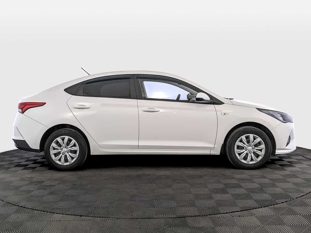 Hyundai Solaris с пробегом — 2022 год. Фото: #3