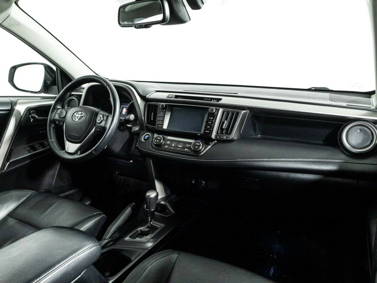 Toyota RAV4 с пробегом — 2018 год. Фото: #6