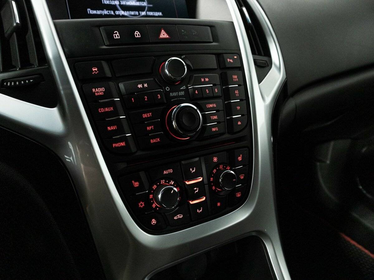 Opel Astra с пробегом — 2013 год. Фото: #15