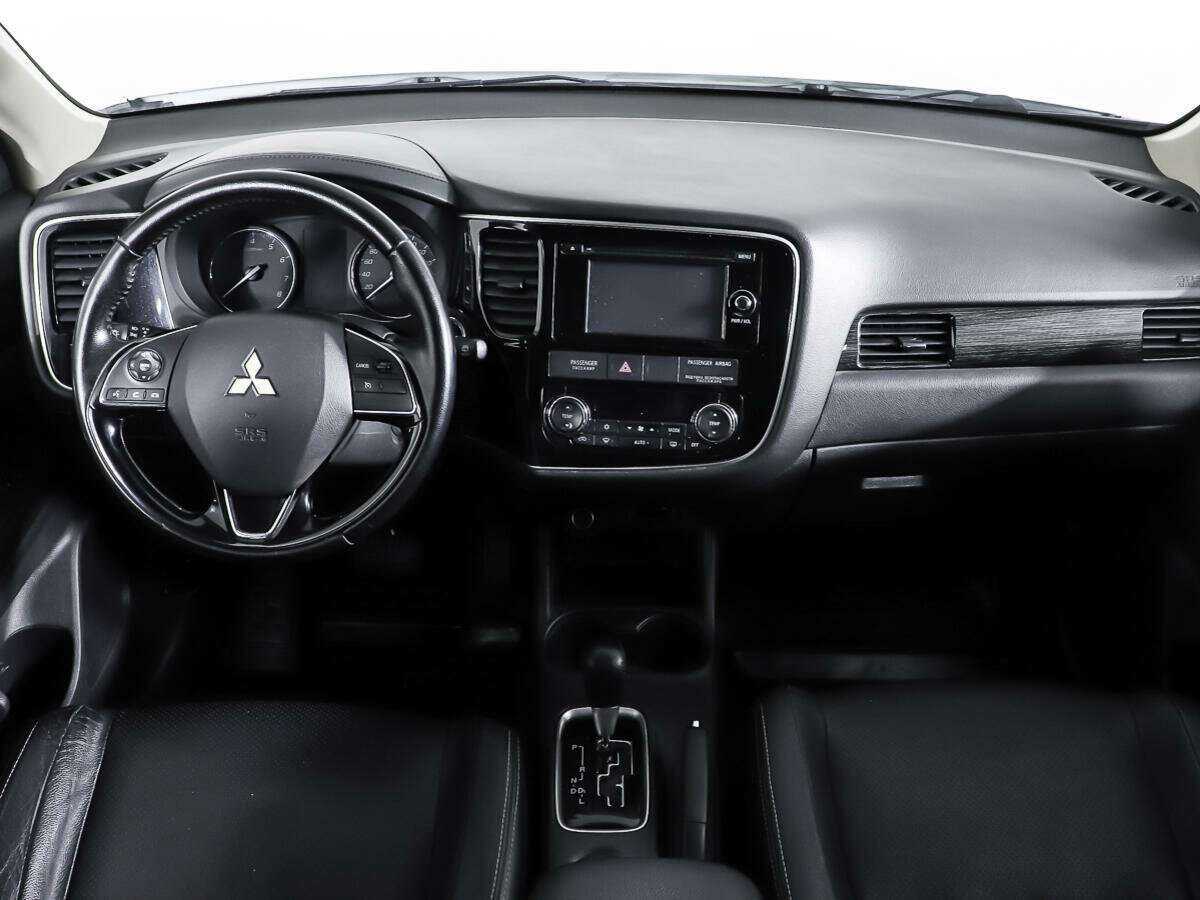 Mitsubishi Outlander с пробегом — 2016 год. Фото: #9