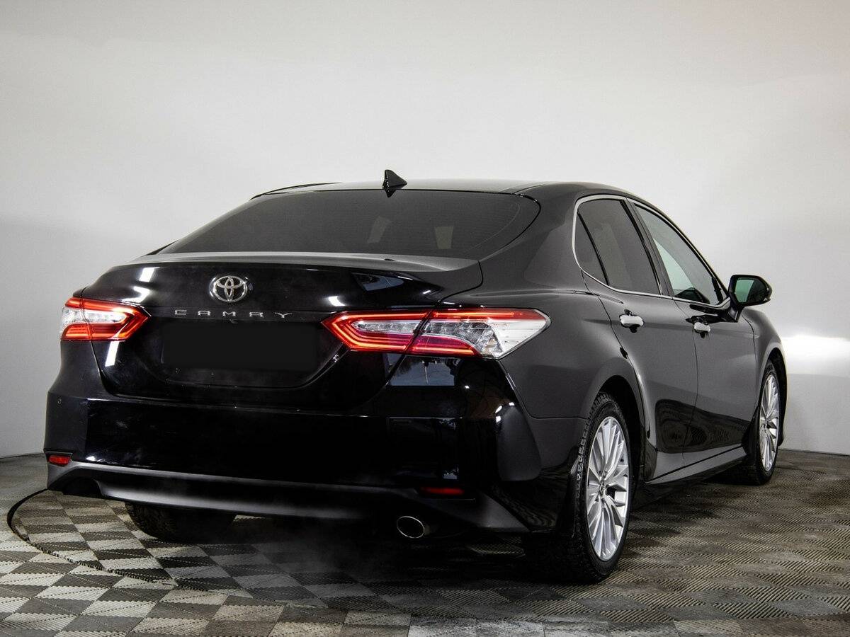Toyota Camry с пробегом — 2018 год. Фото: #3