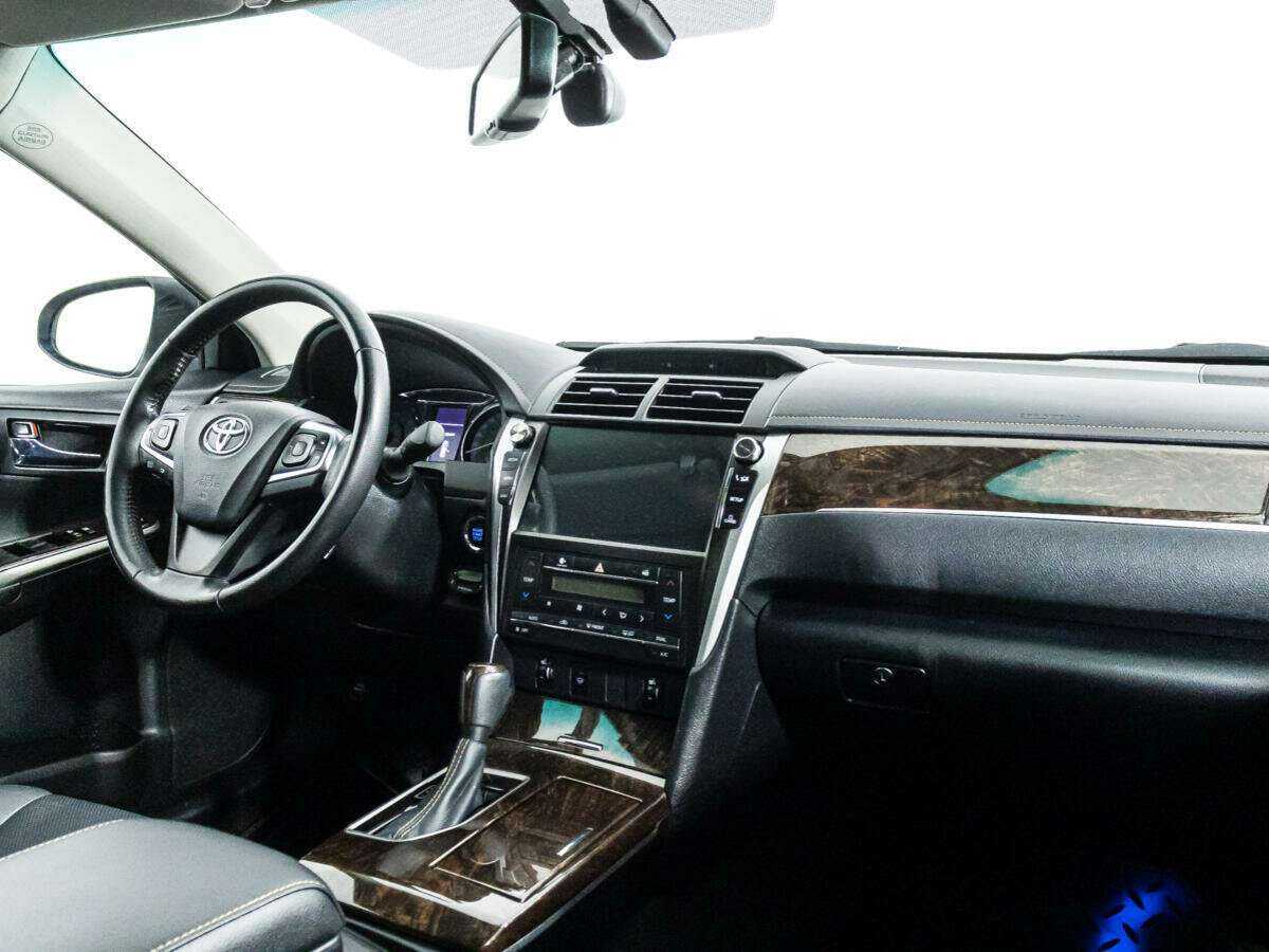Toyota Camry с пробегом — 2017 год. Фото: #8