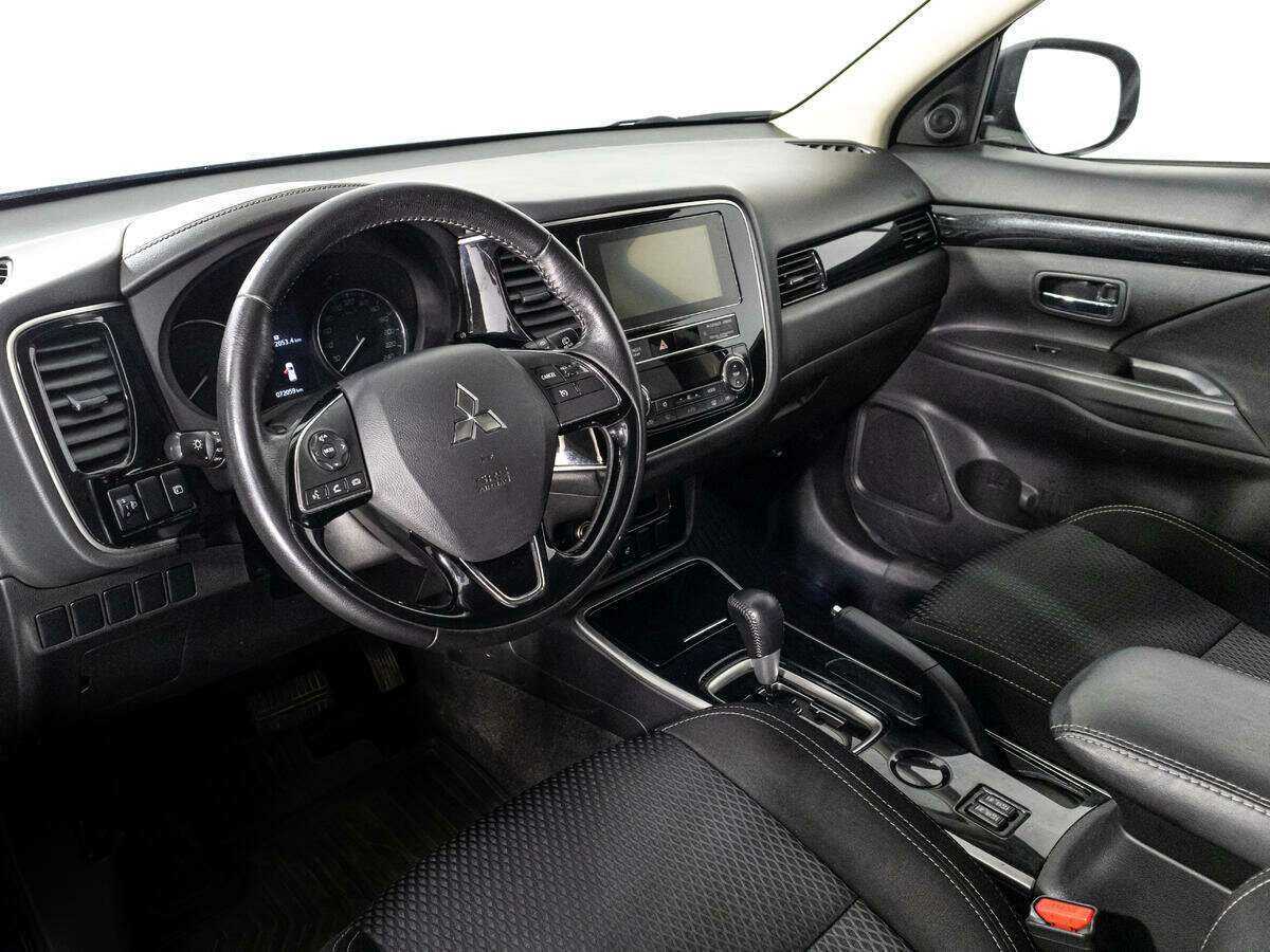 Mitsubishi Outlander с пробегом — 2019 год. Фото: #10