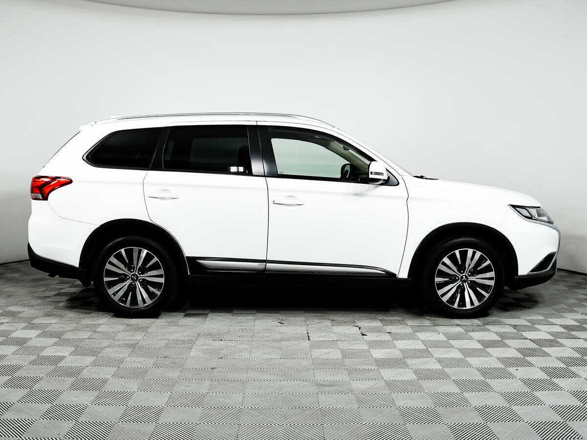 Mitsubishi Outlander с пробегом — 2019 год. Фото: #3