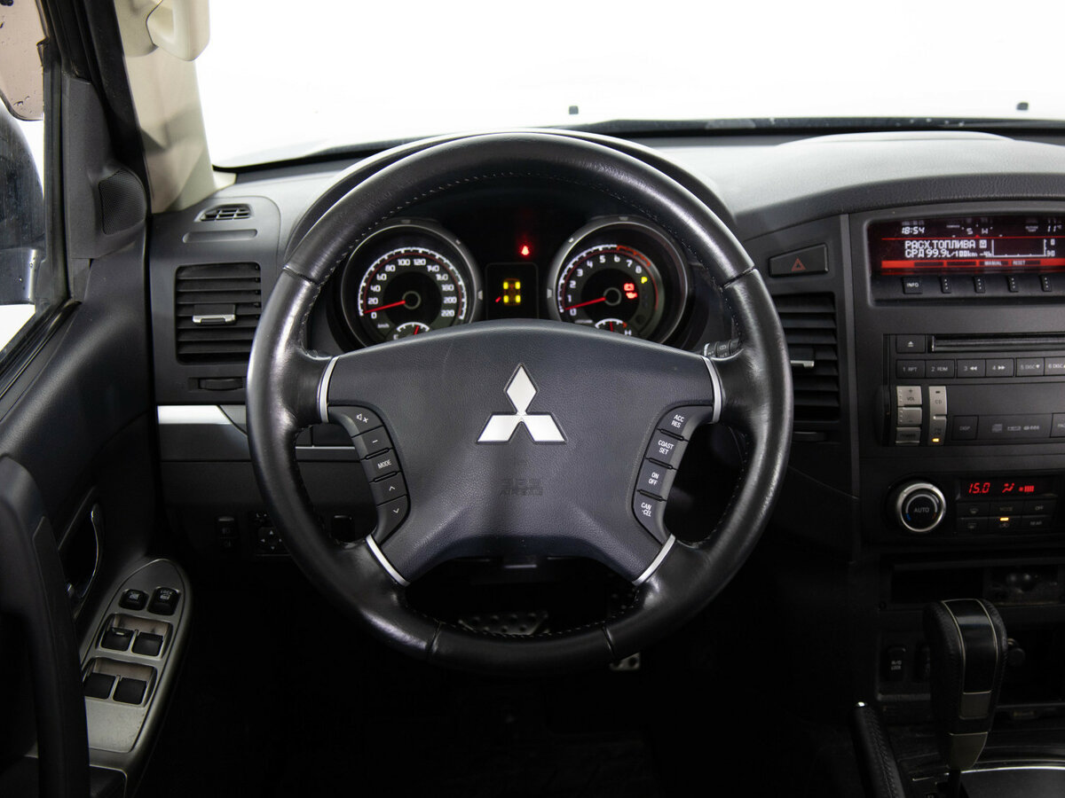 Mitsubishi Pajero с пробегом — 2013 год. Фото: #7