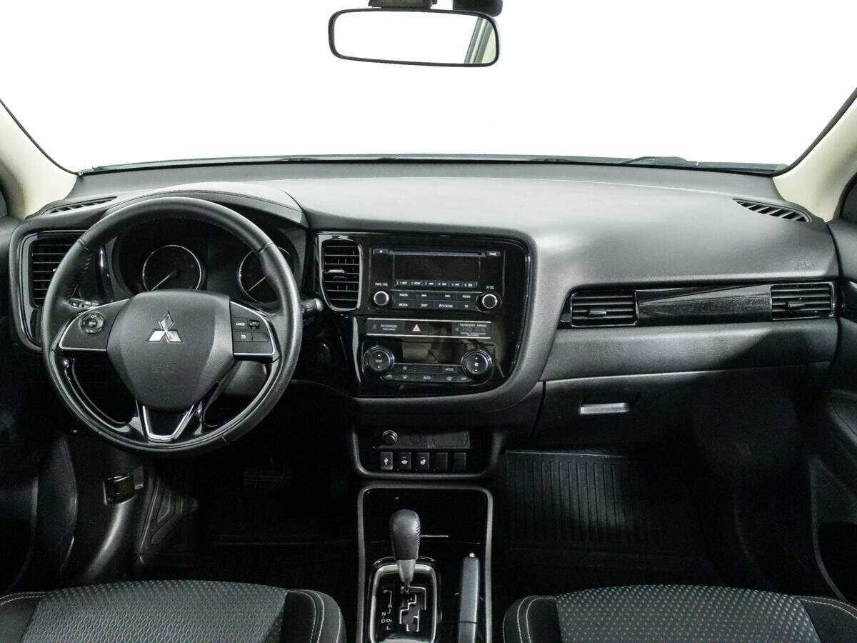 Mitsubishi Outlander с пробегом — 2020 год. Фото: #12